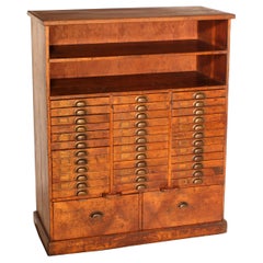 Authentique armoire de rangement en bois pour machinistes industriels