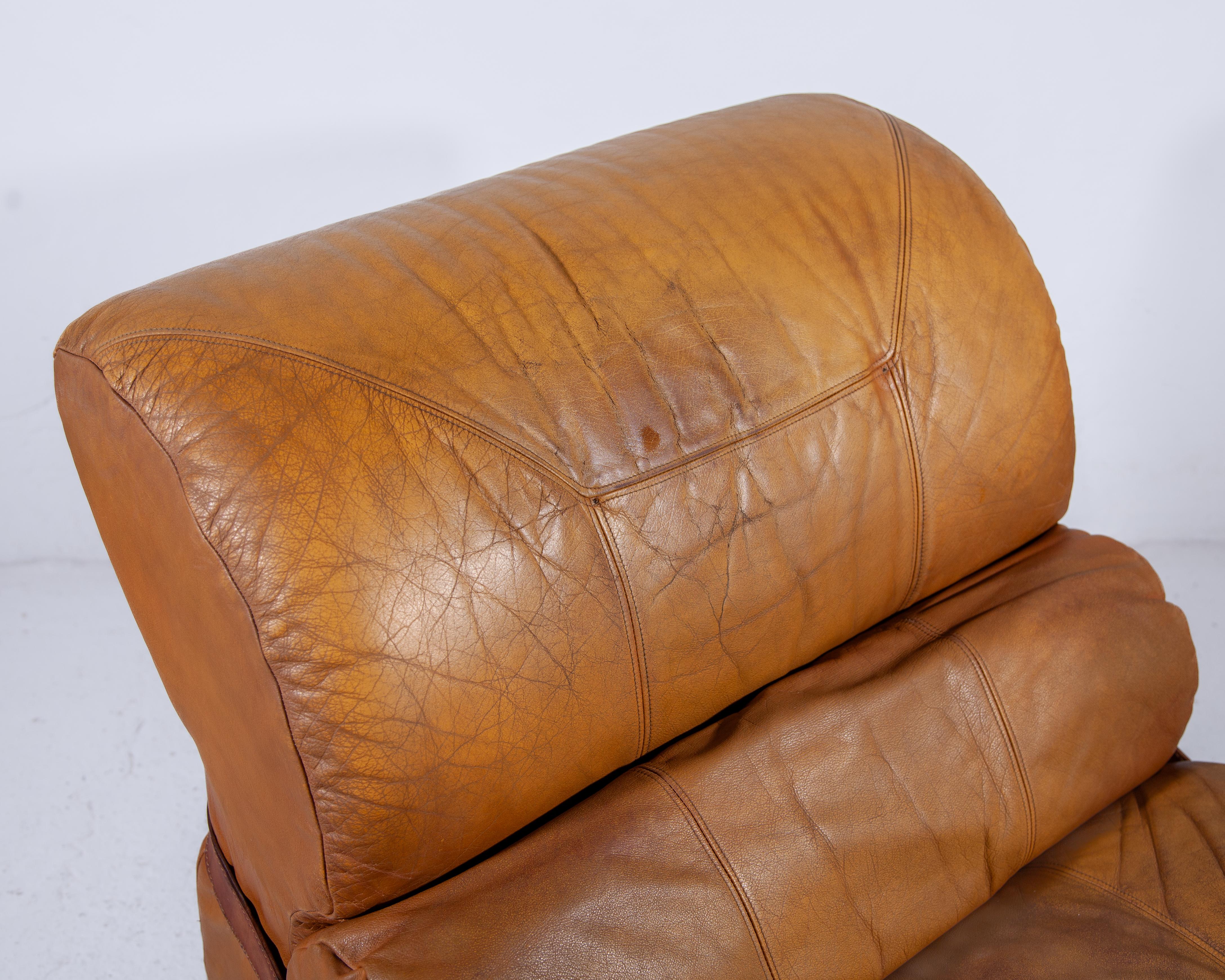 Auténtico sillón italiano de cuero camel, años 70 en venta 4