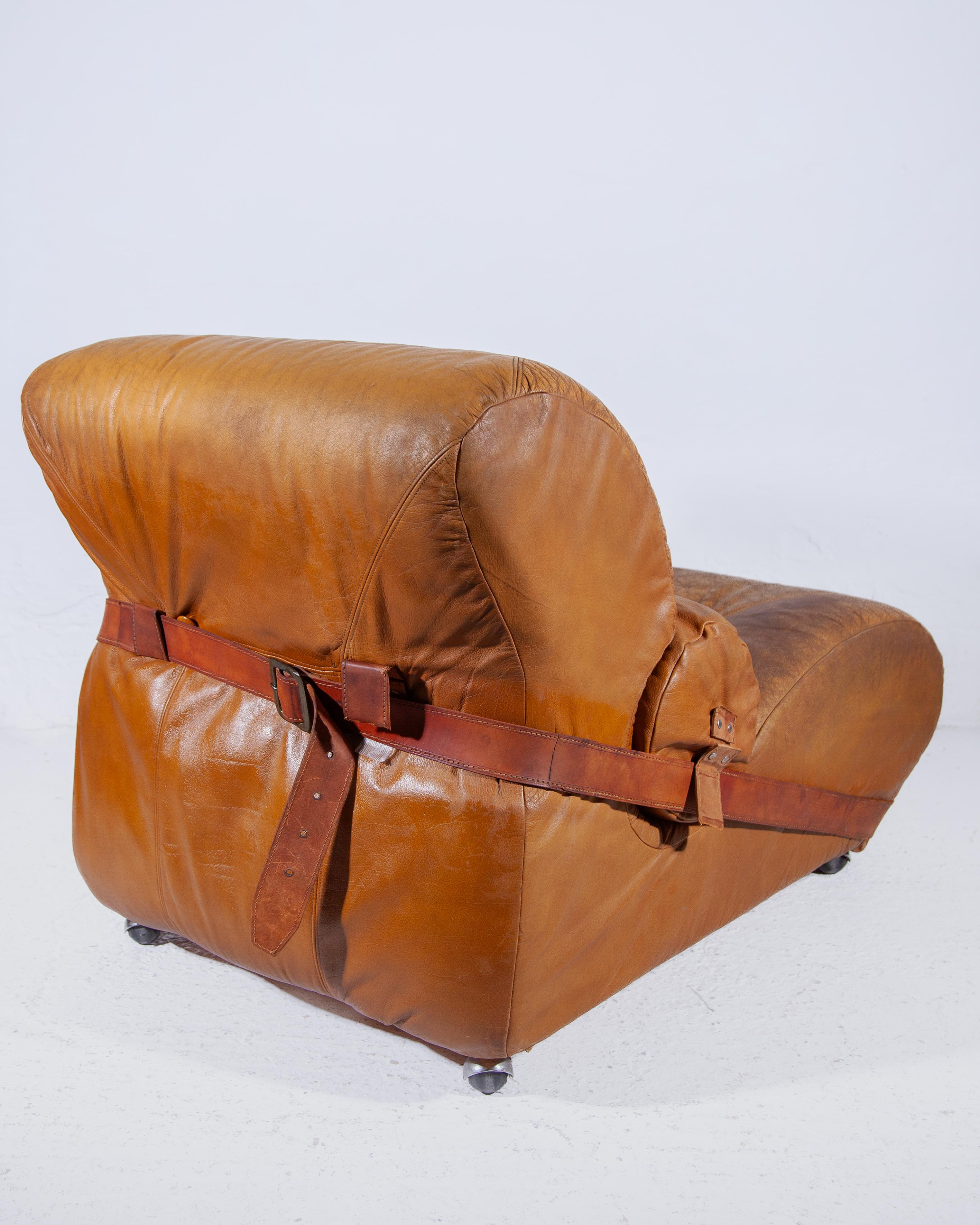 Auténtico sillón italiano de cuero camel, años 70 en Bueno estado para la venta en Antwerp, BE