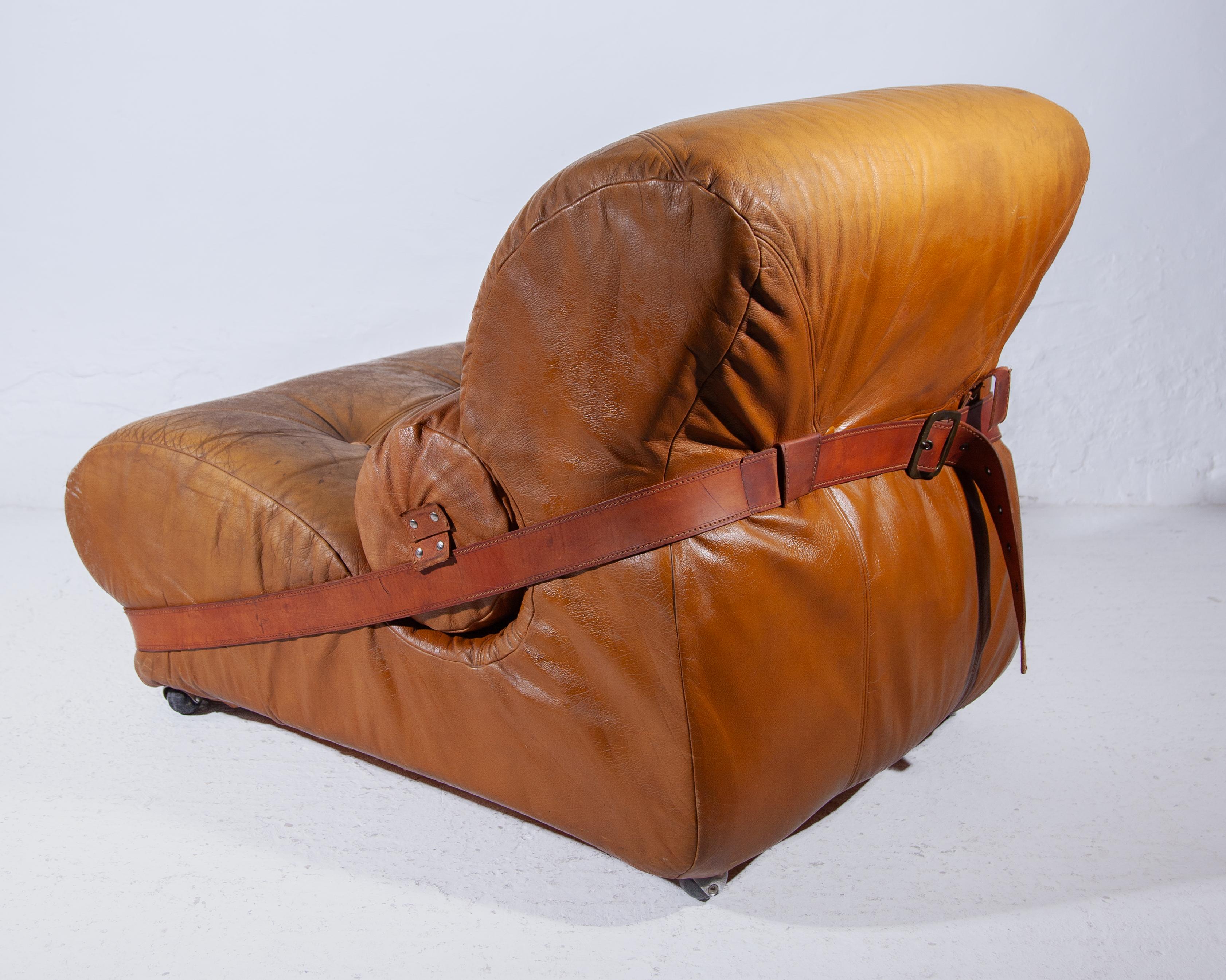 Auténtico sillón italiano de cuero camel, años 70 Cuero en venta