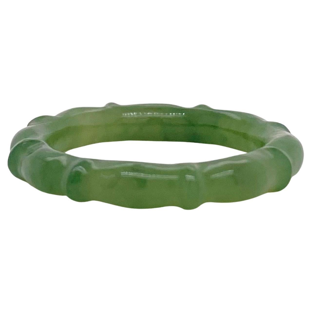 Authentique bracelet empilable en jade sculpté en vente