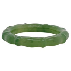 Authentique bracelet empilable en jade sculpté