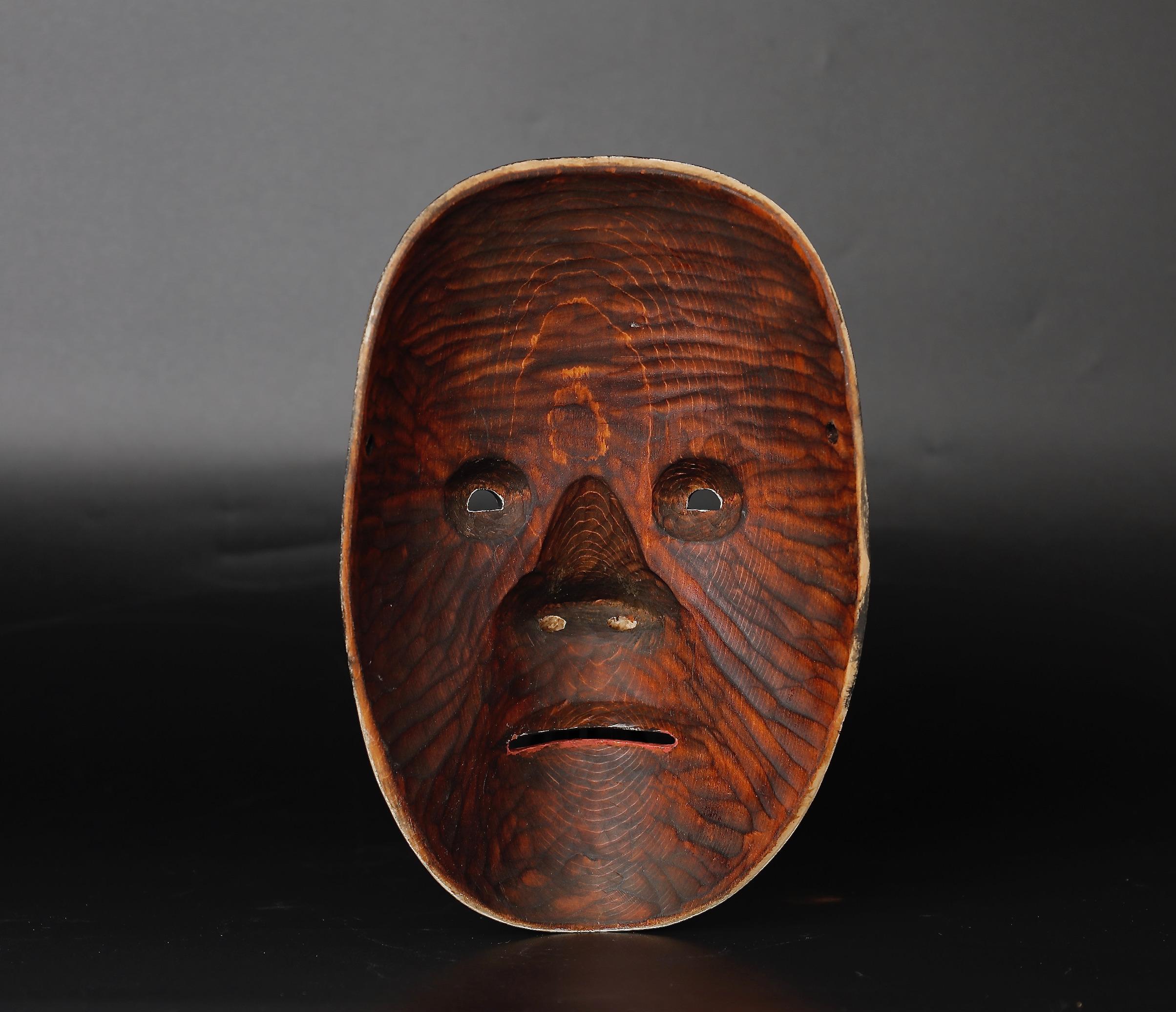Authentische japanische Fukai Noh-Maske mit der Darstellung des Herzschlags einer gealterten Frau (Holz) im Angebot