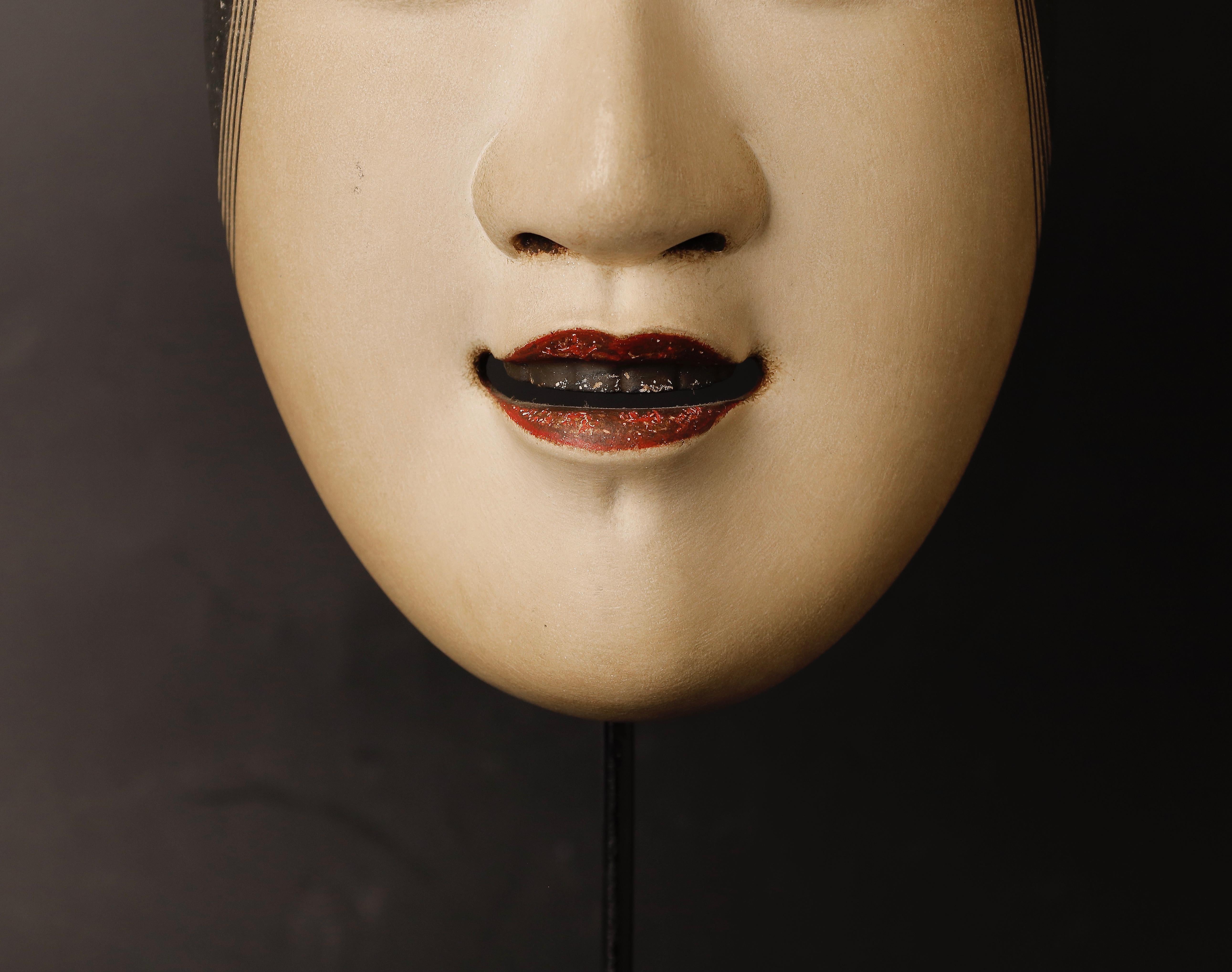 Authentic Japanese Koomote Mask of a Young Woman, Signed and Exquisitely Crafte In Good Condition In Fukuoka, JP