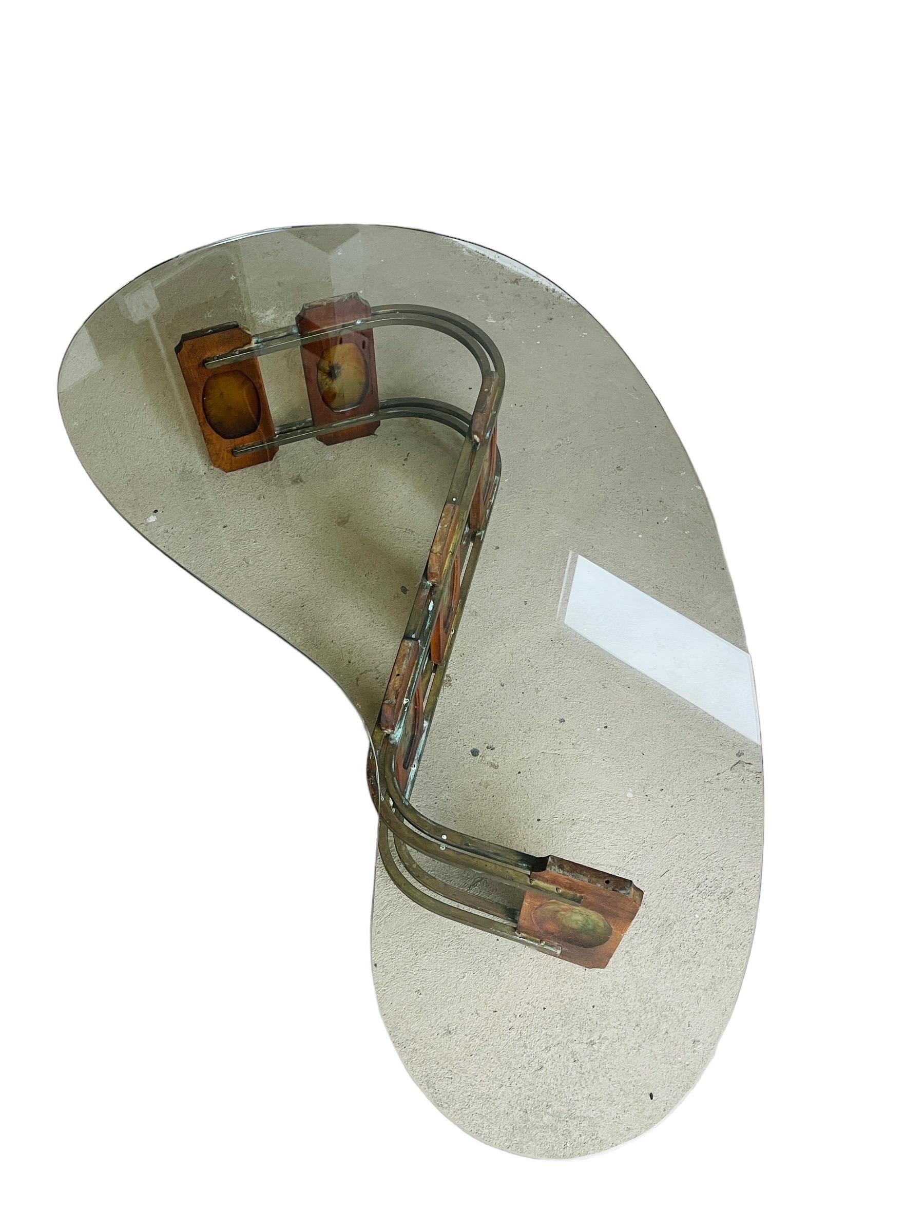Authentique table basse en verre en forme de rein Bon état - En vente à Brooklyn, NY