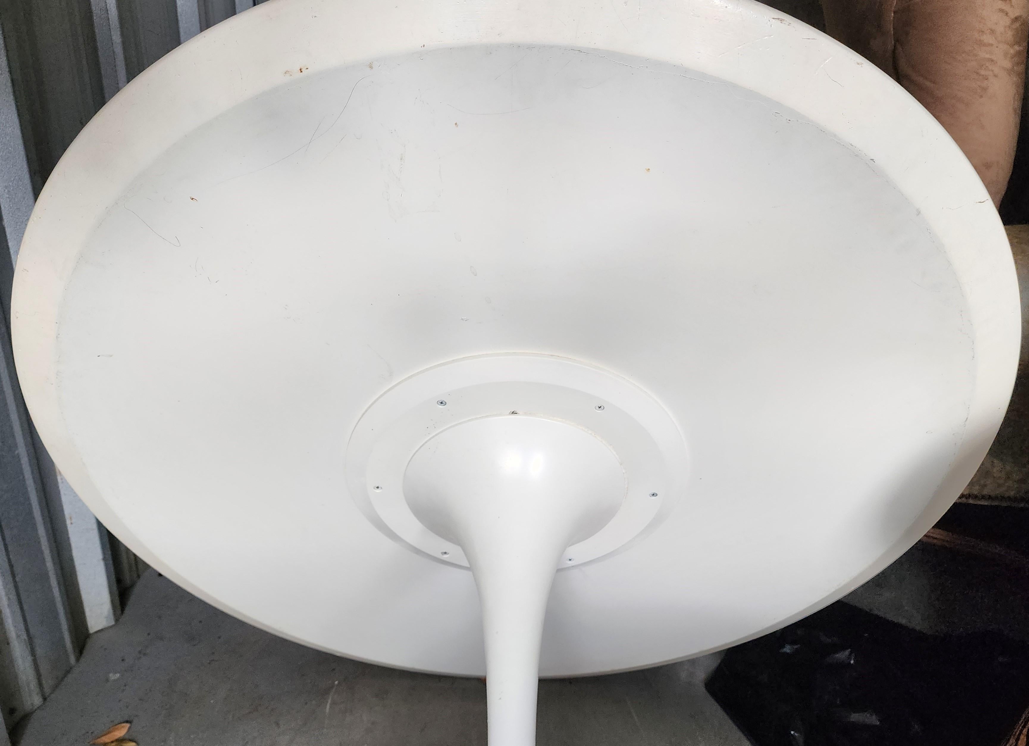 Late 20th Century Authentic Knoll Eero Saarinen Tulip Dining Table
