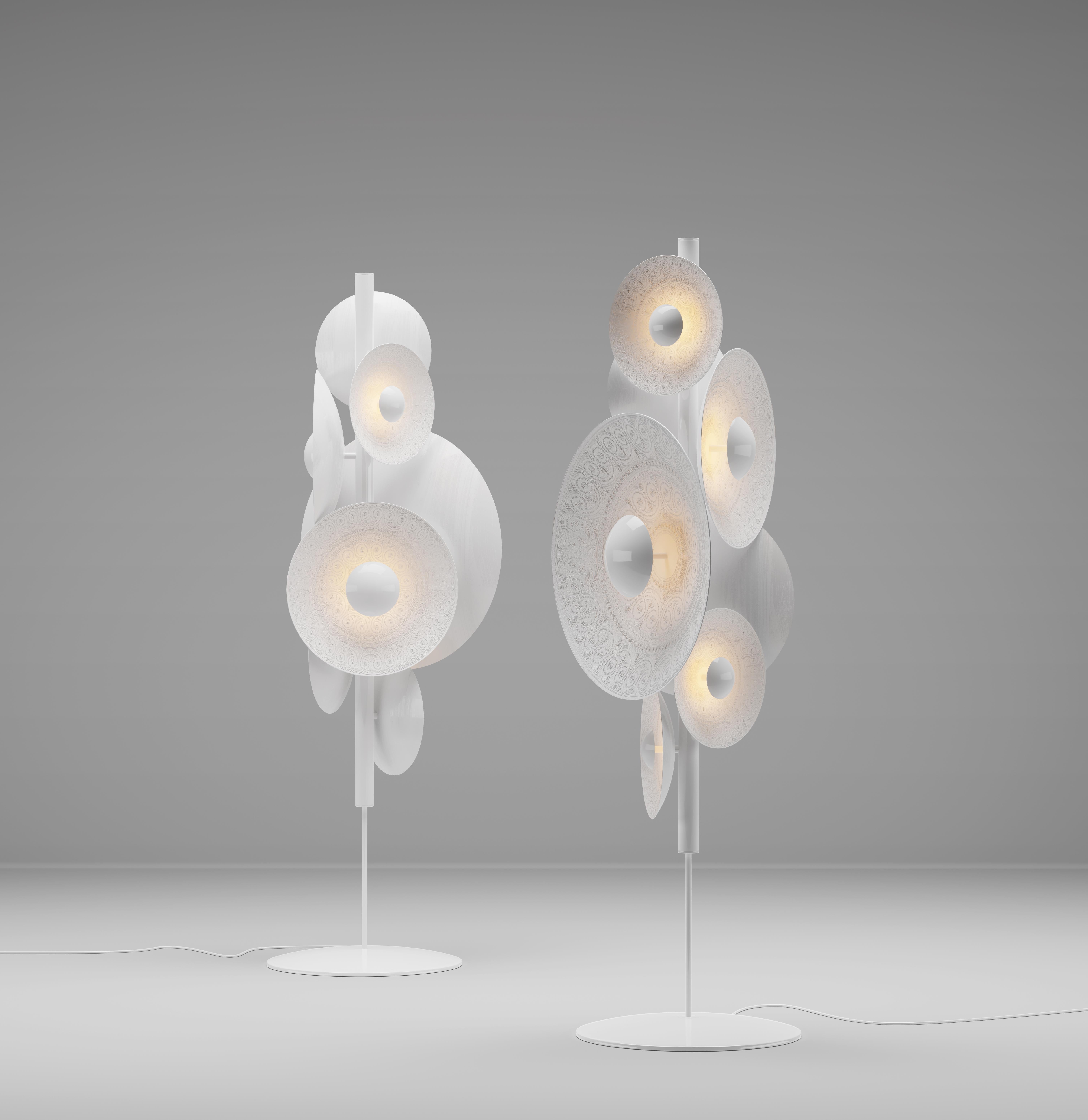 Authentische Lampe НC7 Collection Hutsul Schnitzerei mit ethnischen Ornamenten im Zustand „Neu“ im Angebot in Port Orchard, WA