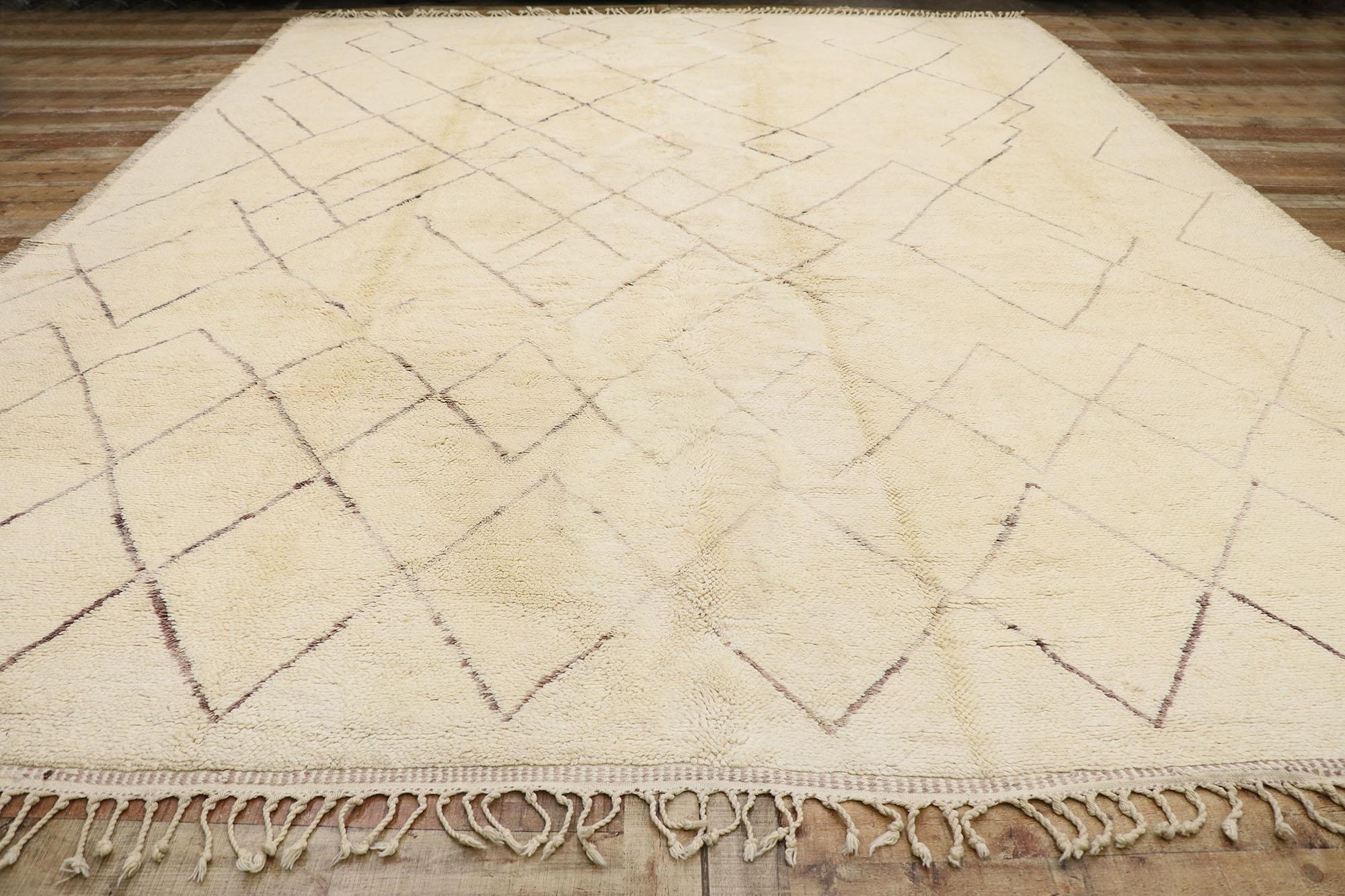 Authentischer, großer, neutraler marokkanischer Teppich, minimalistischer Shibui auf Wabi-Sabi  (21. Jahrhundert und zeitgenössisch) im Angebot