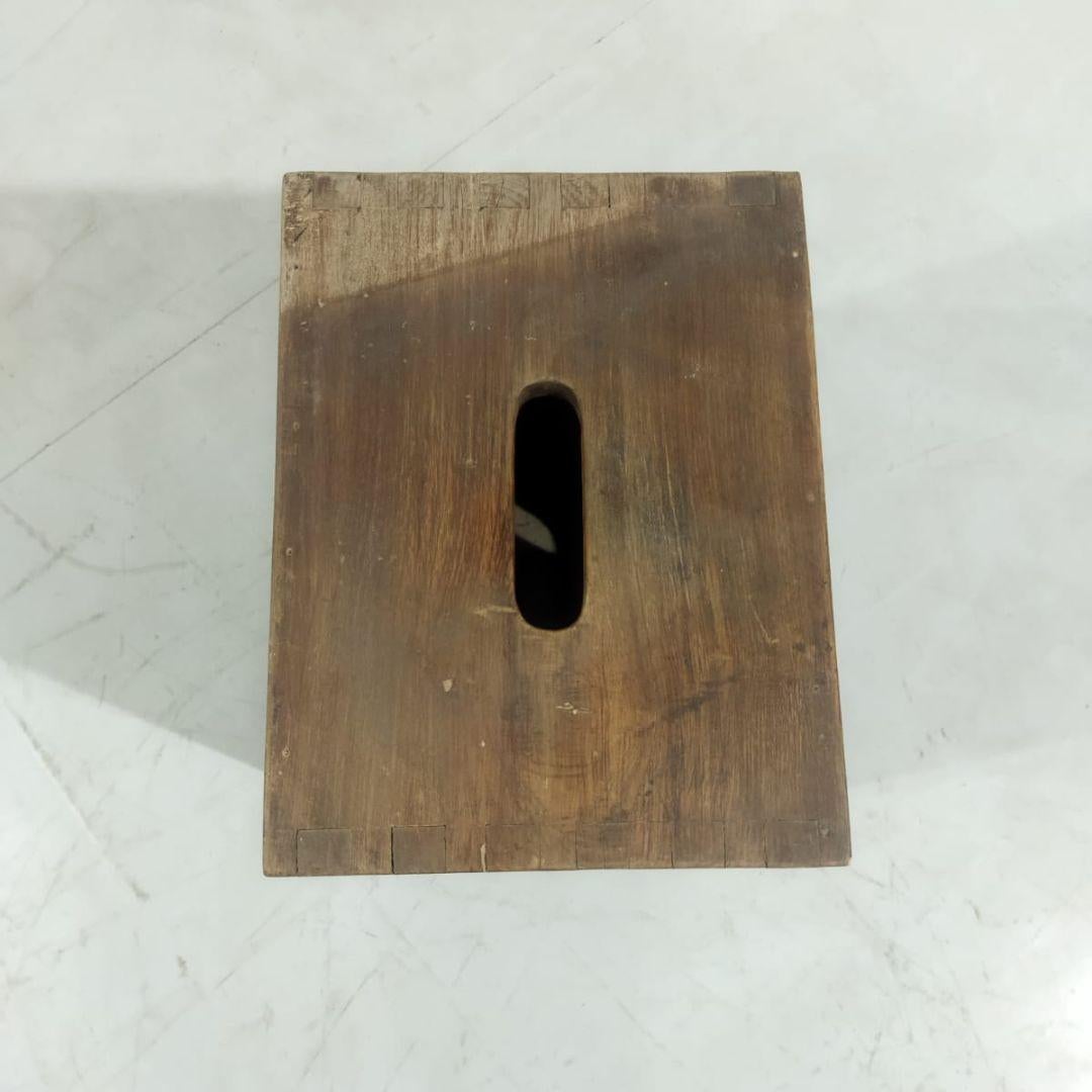 Auténtico taburete Le Corbusier LC14 Cabanon Box, Hecho en Chandigarh Moderno de mediados de siglo en venta