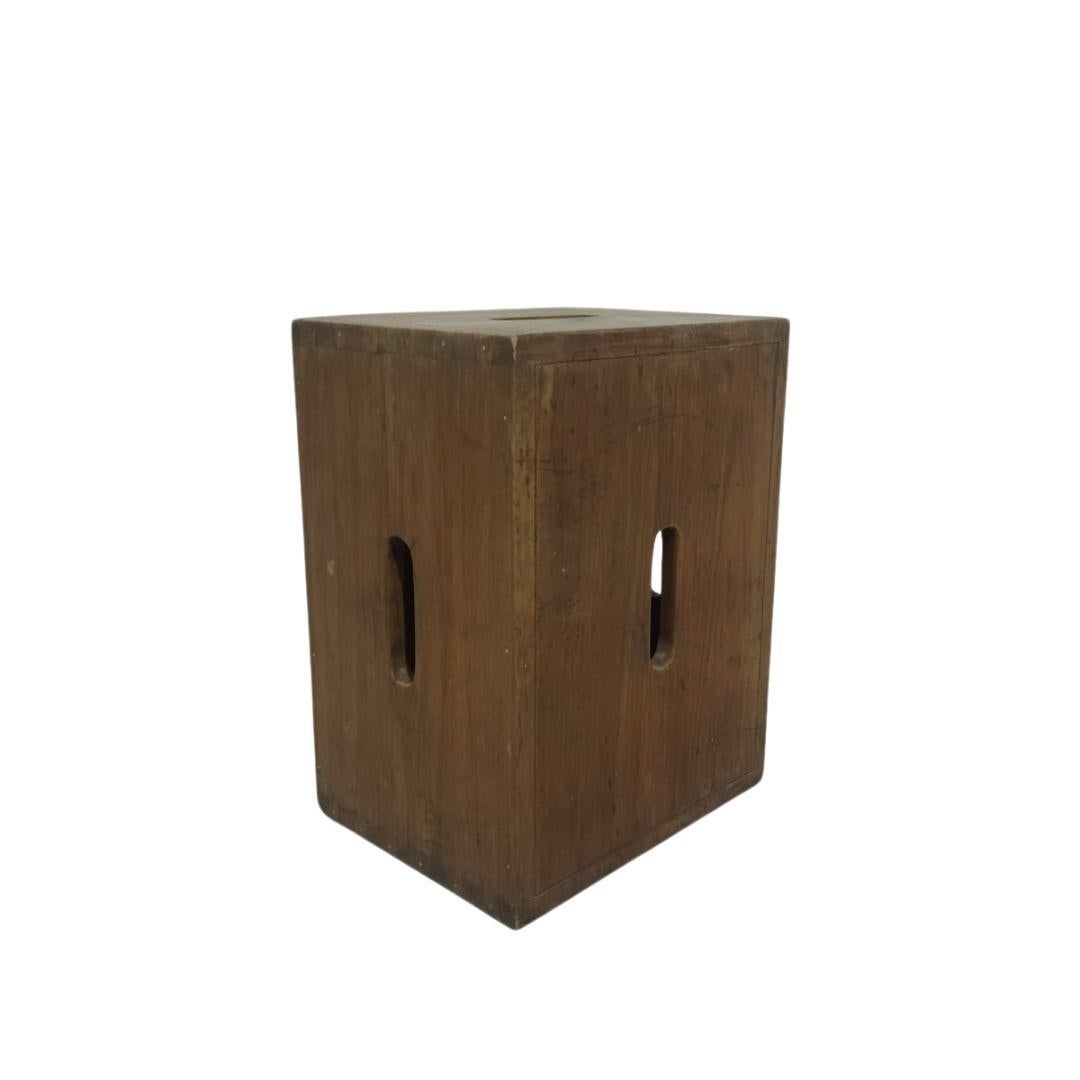 Auténtico taburete Le Corbusier LC14 Cabanon Box, Hecho en Chandigarh Indio en venta