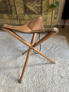 Authentic Leather Tripod Stool from the 1920s: Timeless Style and Functionality