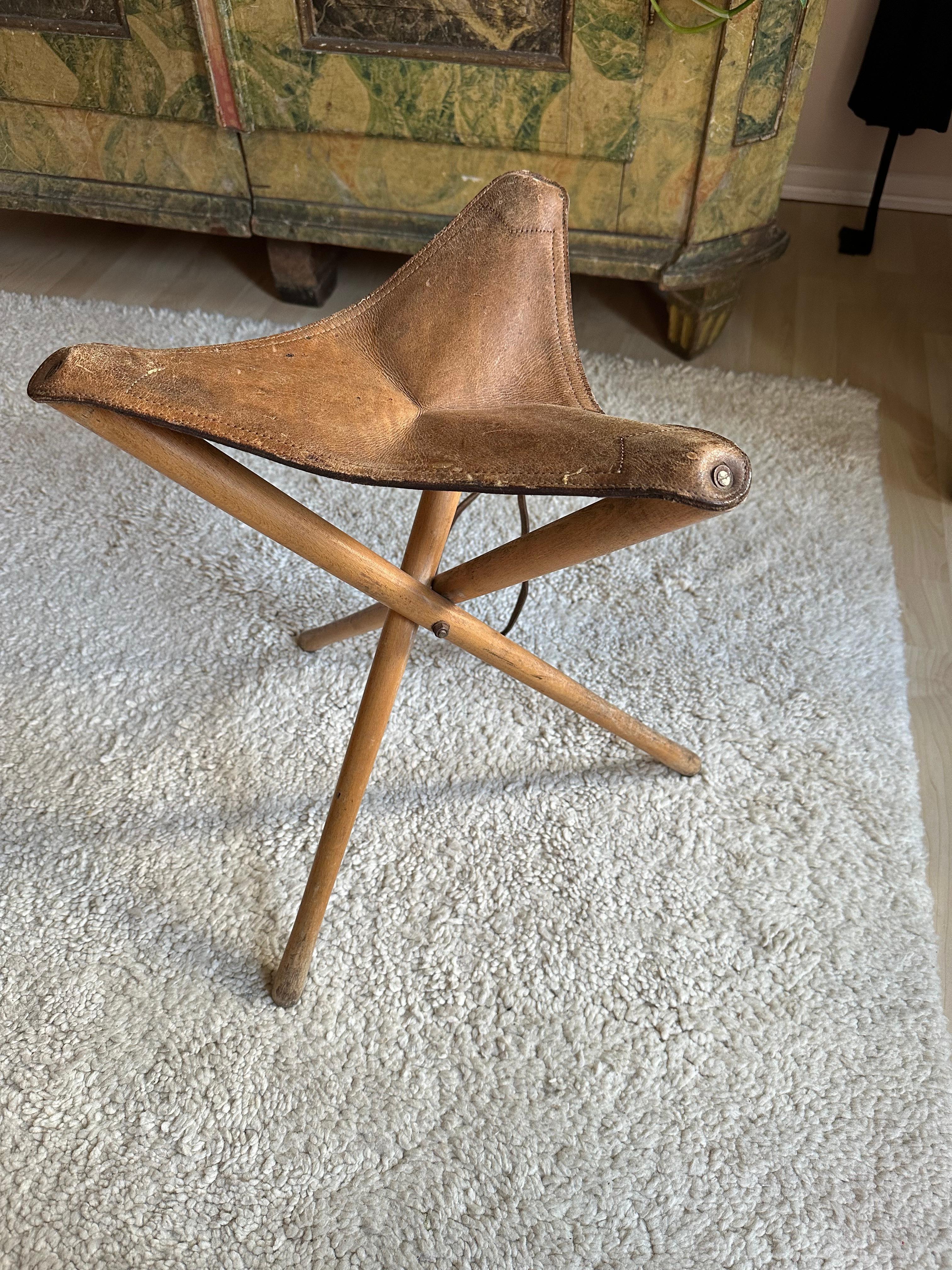 German Authentic Leather Tripod Stool from the 1920s: Timeless Style and Functionality For Sale