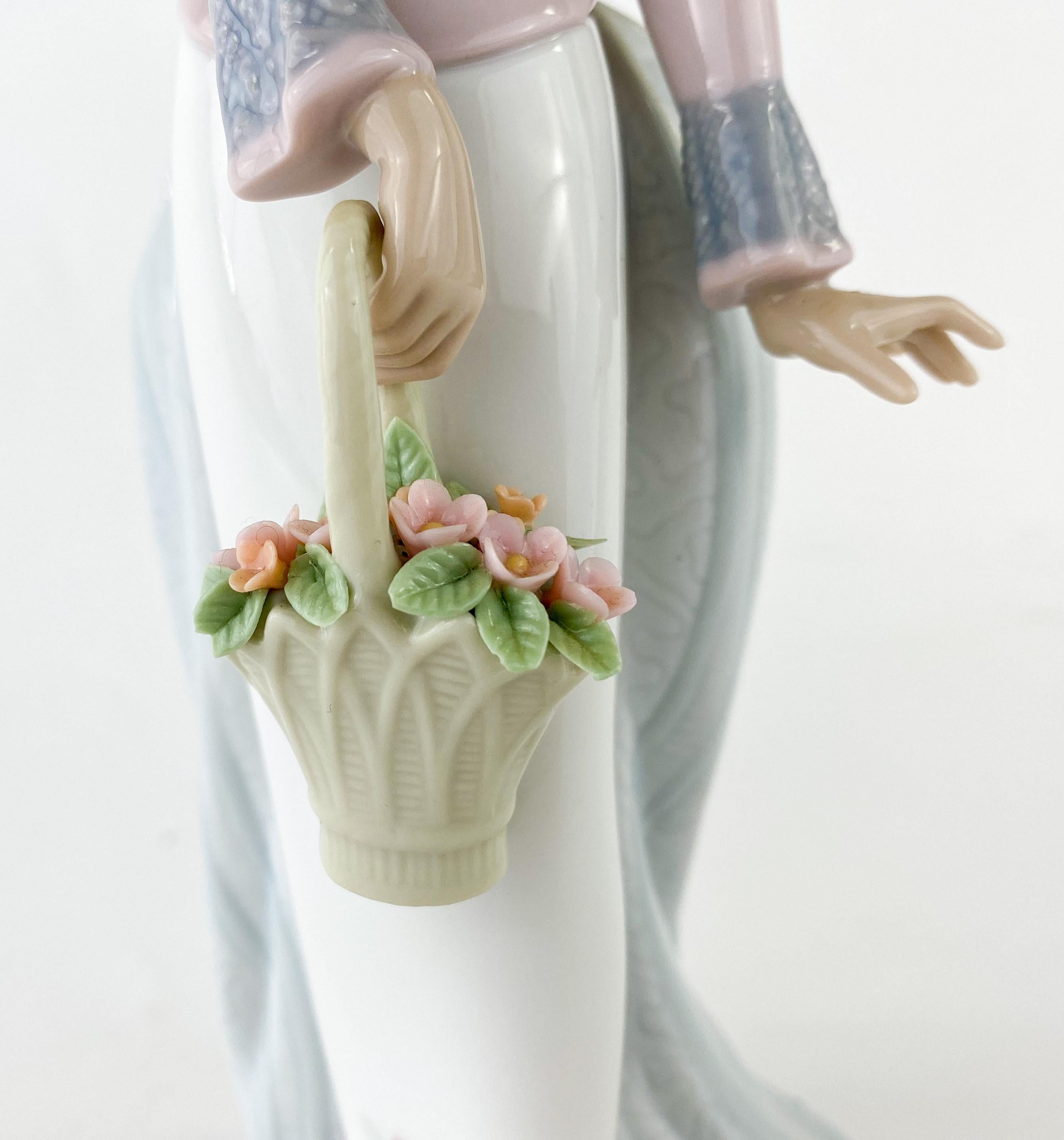 Authentic LLadro Handmade in Spain Figurine, a Set of 3, Retired Models In Good Condition For Sale In Plainview, NY