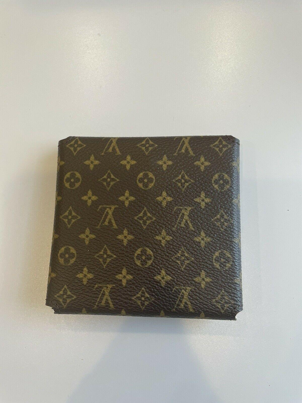 Authentic Louis Vuitton LV Logo Monogram Large Size Jewelry Case In Good Condition For Sale In Beverly Hills, CA