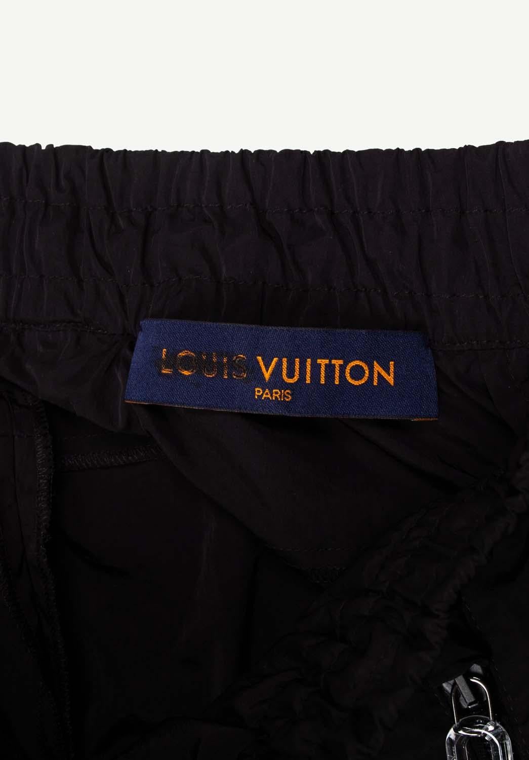 Authentic Louis Vuitton Men Shorts Size 40 (Large) S220 In Excellent Condition For Sale In Kaunas, LT