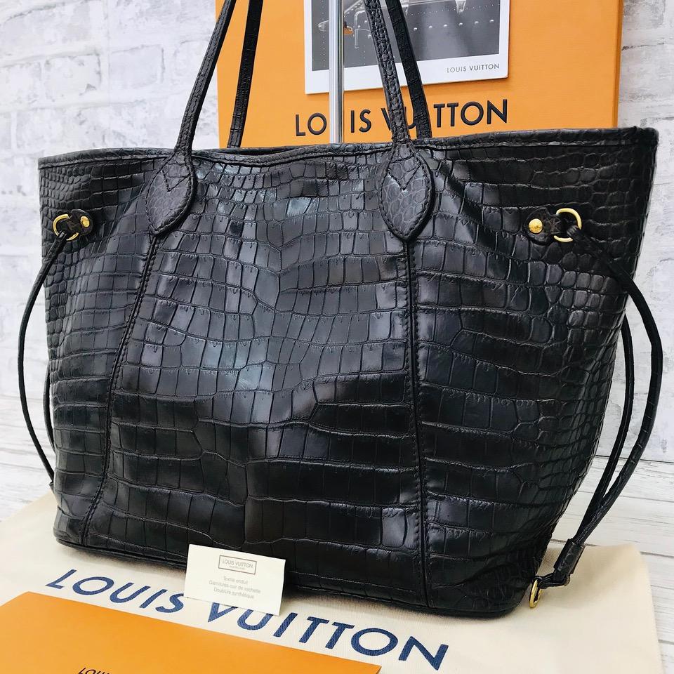 Authentic Louis Vuitton * VERY RARE* Neverfull MM Crocodile Exotic Leather Tote 2