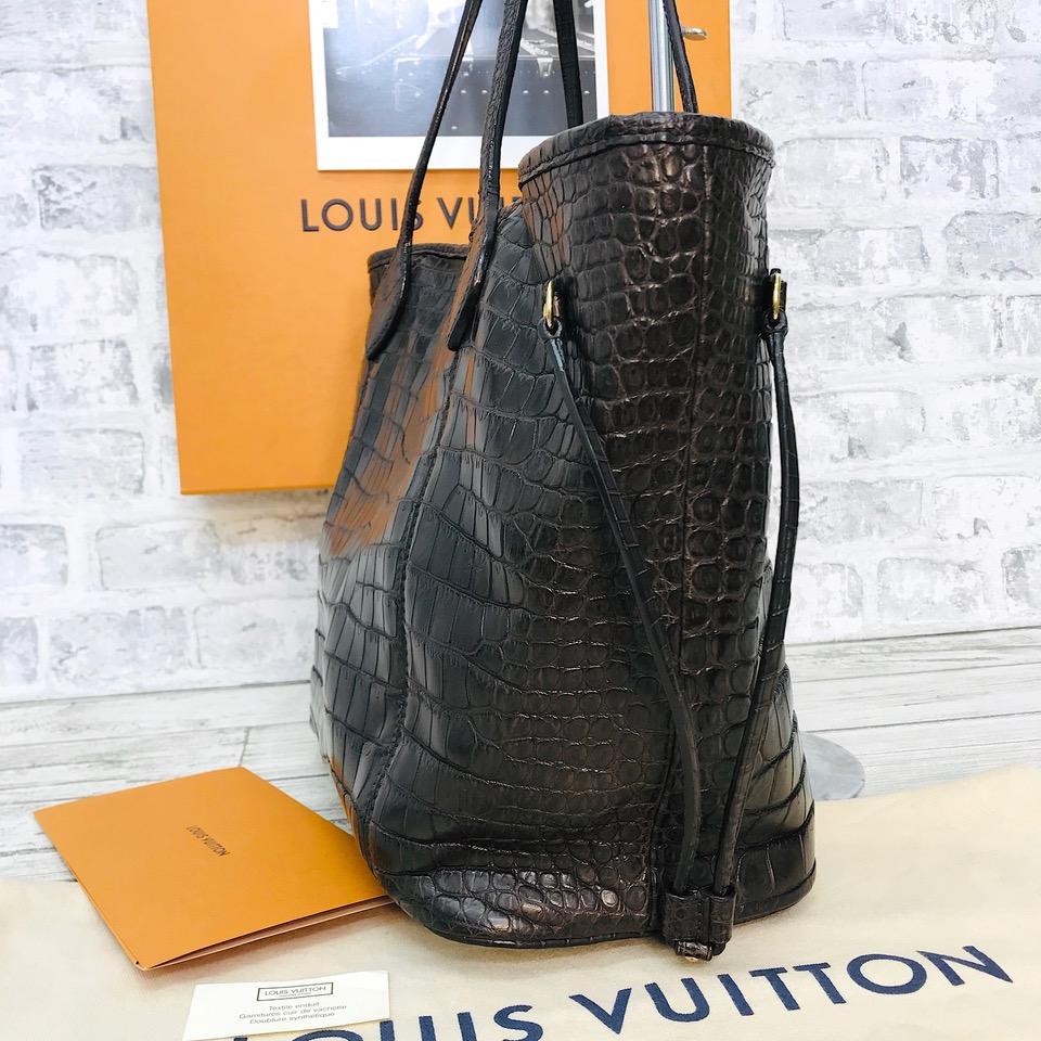 Black Authentic Louis Vuitton * VERY RARE* Neverfull MM Crocodile Exotic Leather Tote 