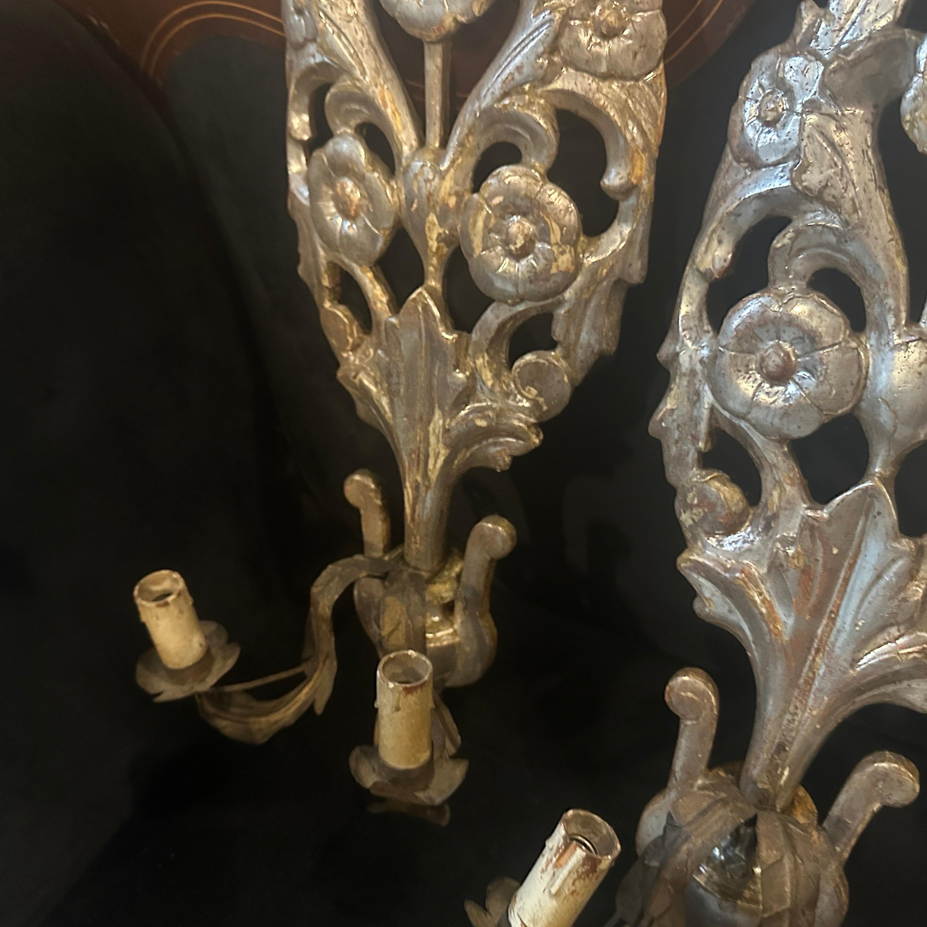 Auténticos candelabros de pared Luis XVI de madera de tilo plateada de Sicilia y hierro Siciliano en venta