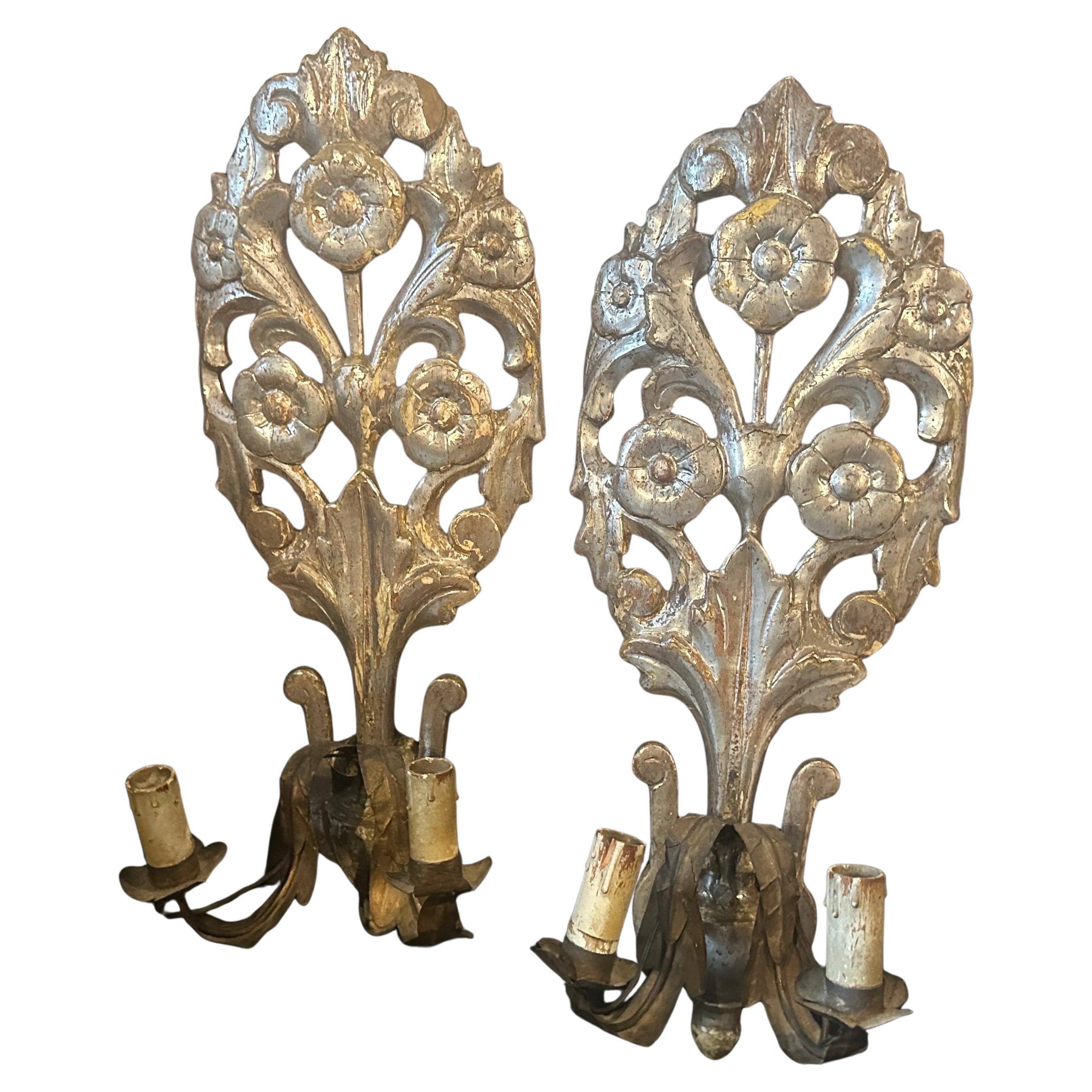 Auténticos candelabros de pared Luis XVI de madera de tilo plateada de Sicilia y hierro en venta
