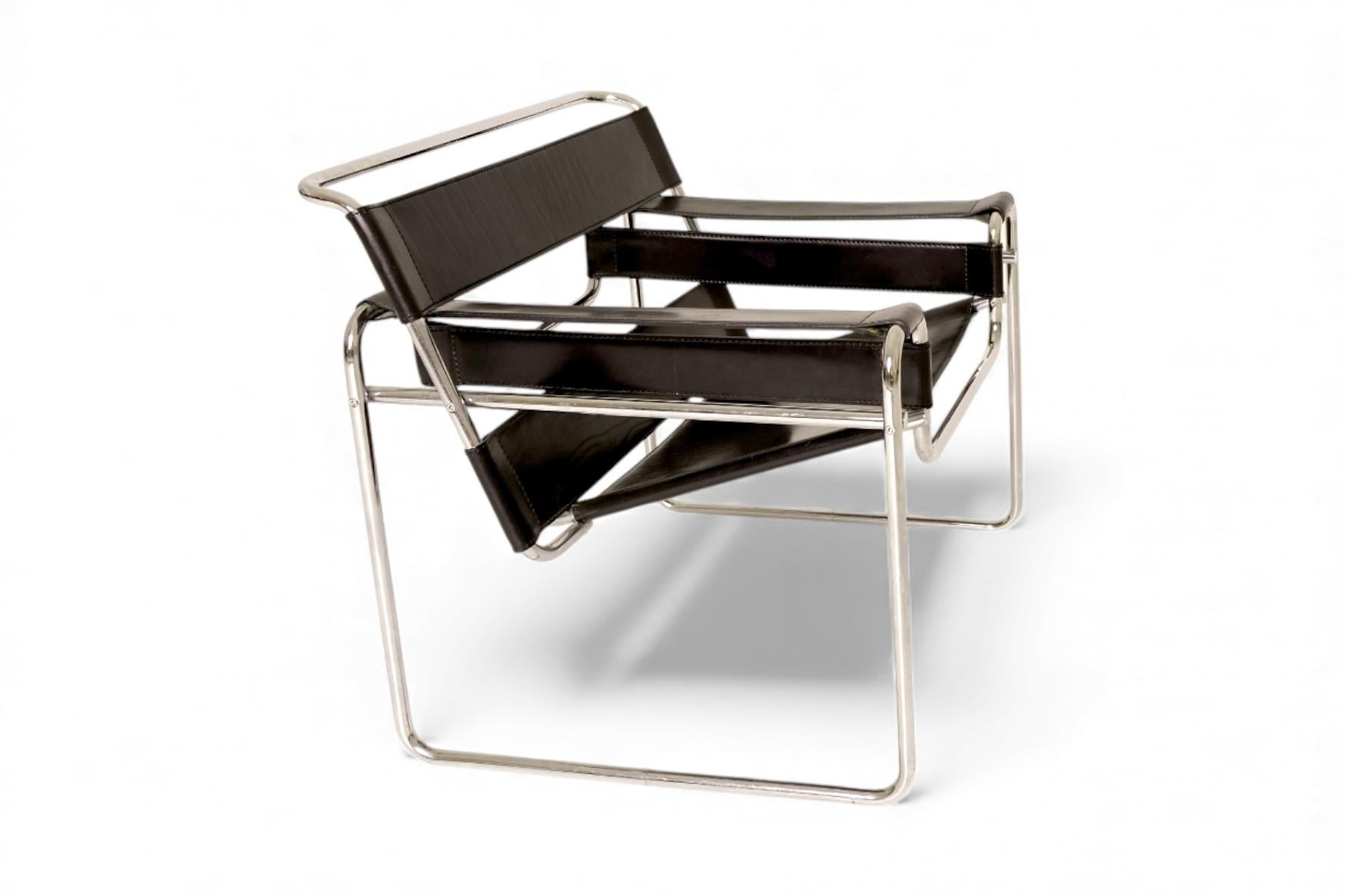 Fine XX secolo Sedia autentica Marcel Breuer Wassily di Fasem, in pelle nera e cromo in vendita