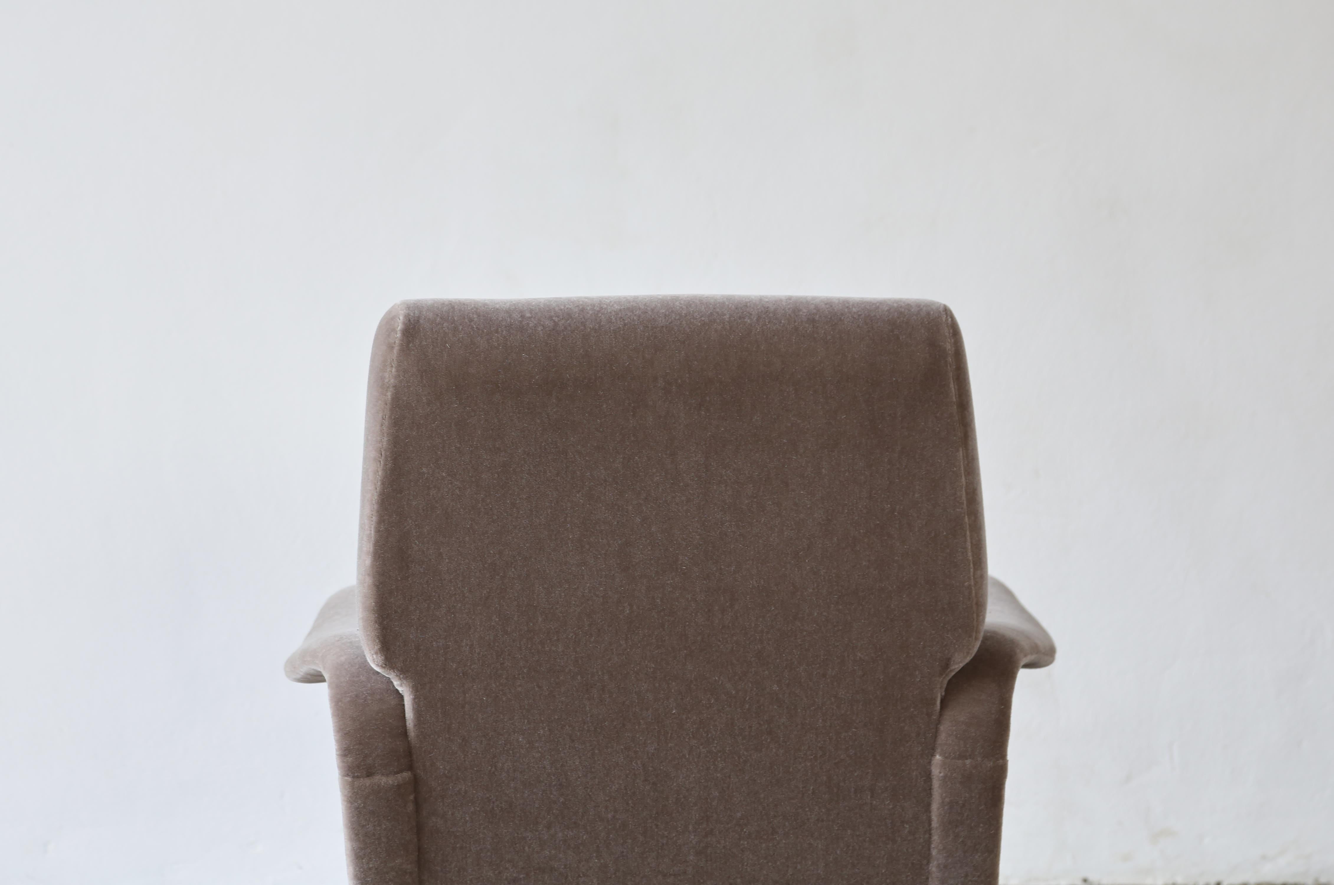 Authentic Marco Zanuso Lady Chair, Arflex, in Pure Mohair, Italy, 1950s For Sale 1