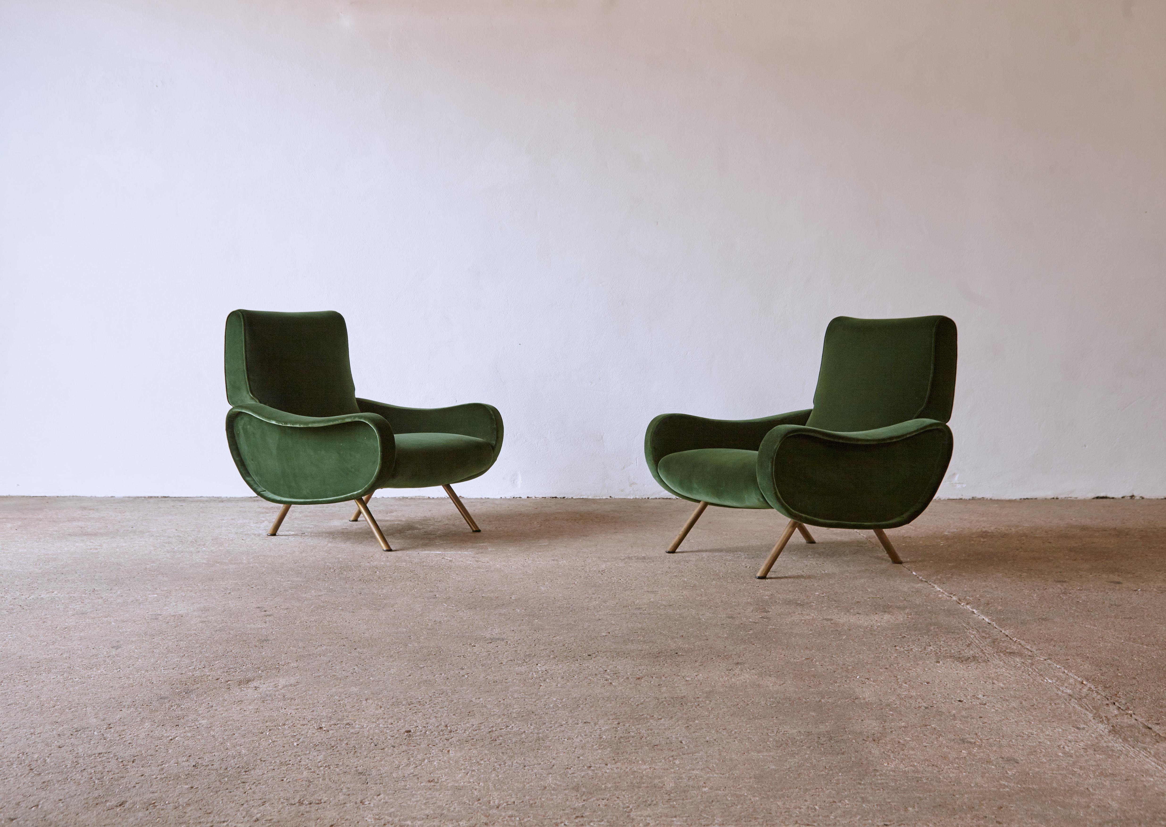 A pair of original and authentic early Marco Zanuso lady chairs, Arflex, Italy, 1950s. Newly reupholstered in a high quality dark green velvet. Brass feet with original natural patina, one foot with minor splash marks.



UK customers please