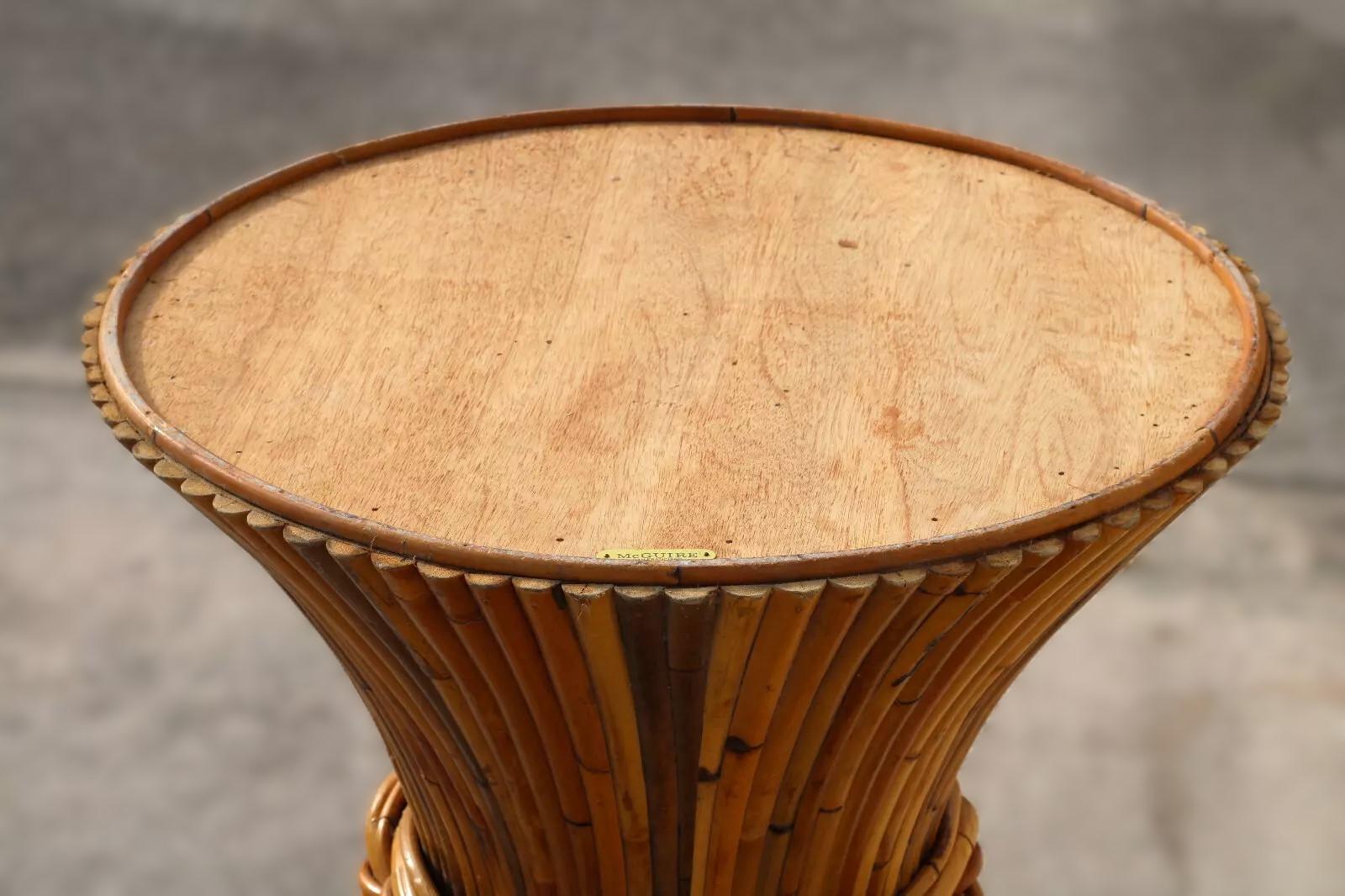 Authentique table de salle à manger à piédestal en rotin McGuire pour plateau en verre en vente 5