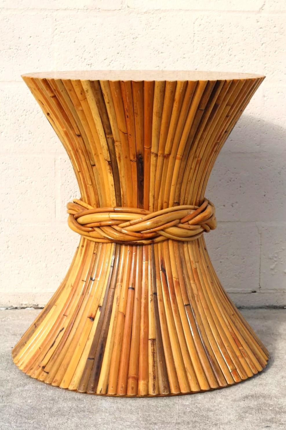 Authentique table de salle à manger à piédestal en rotin McGuire pour plateau en verre en vente 1