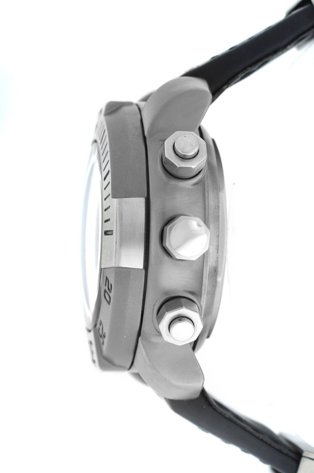 Marque	Secteur
Modèle	Équipe de plongeurs 1000M
Genre	Hommes
Condit	Avant l'achat
Mouvement	Suisse Automatique
Matériau du boîtier	Titane
Matériau du bracelet / de la courroie	
Cuir

Matériau du fermoir / de la boucle	
Titane	
Type de