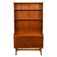 Auténtica estantería danesa de teca de estilo «Mid Century Modern», diseñada por Johannes Sorth en 1965