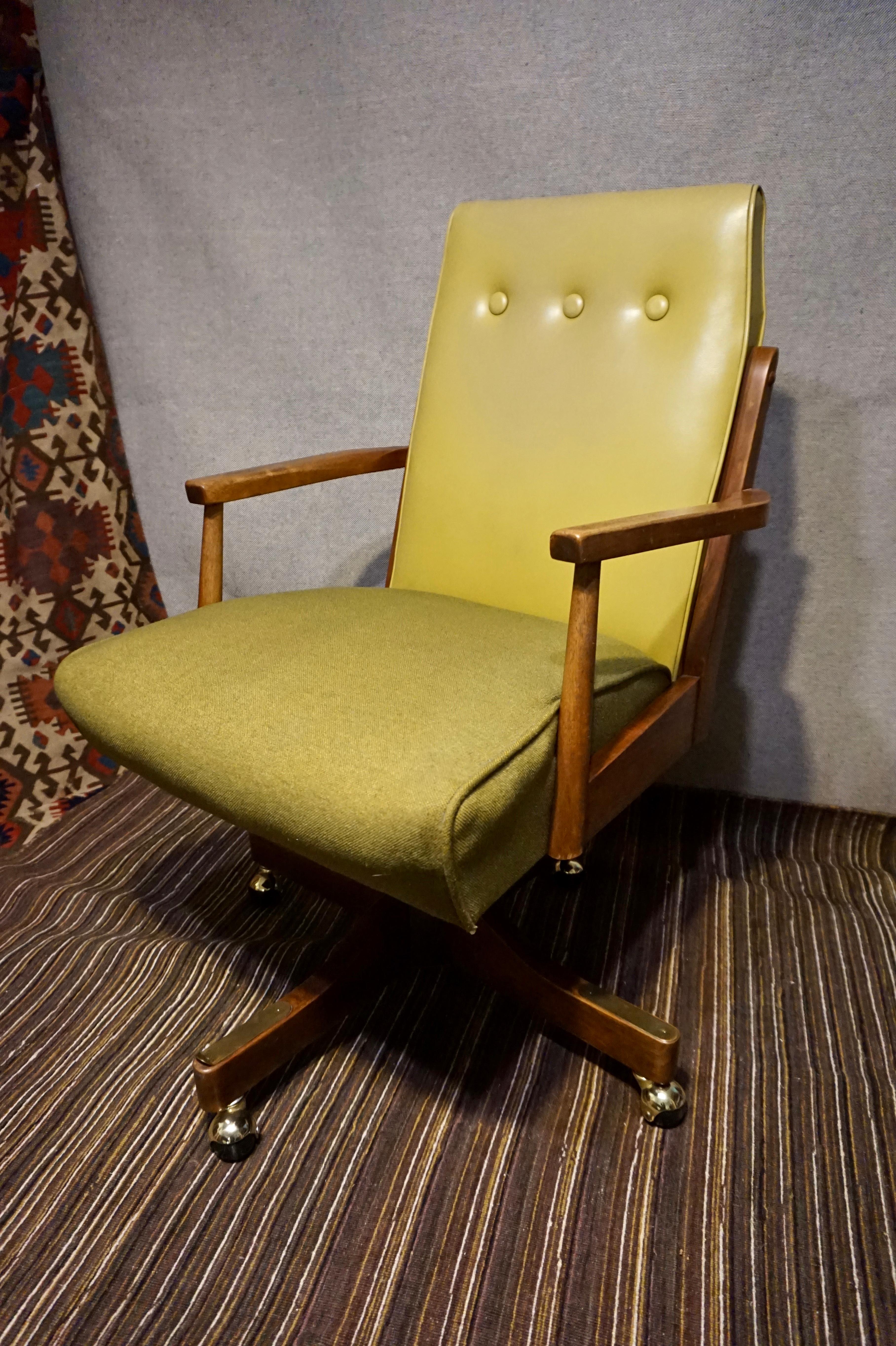 Authentic Mid-Century Modern Teak Revolving Office Armchair on Casters Mad Men In Good Condition In Vancouver, British Columbia