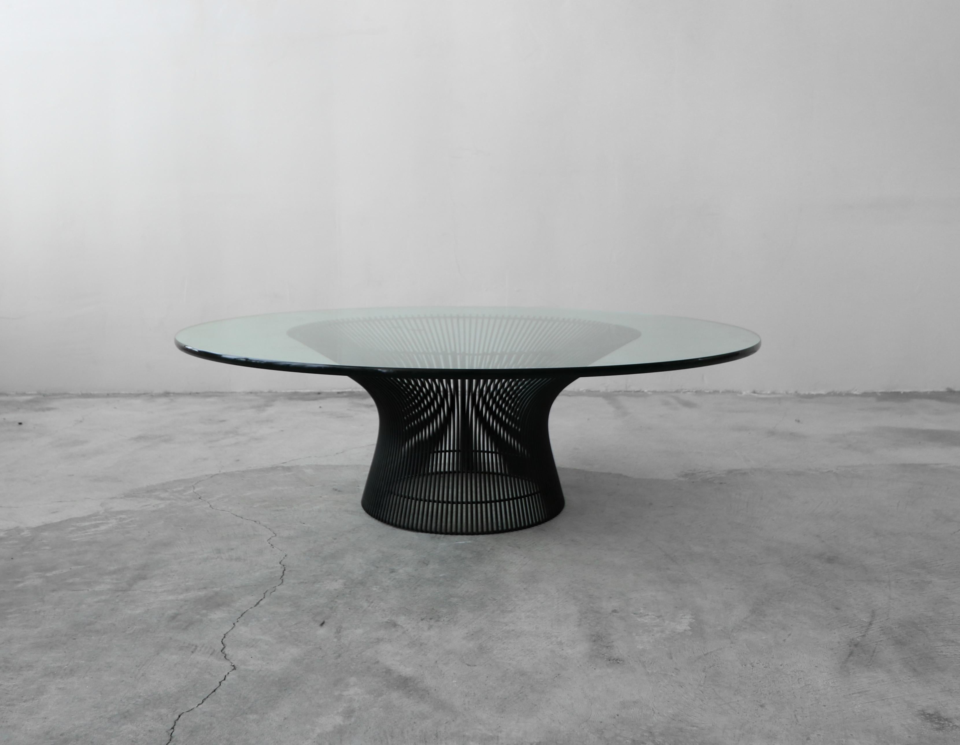 Authentic midcentury wire and glass coffee table by Warren Platner for Knoll. The table is the original RARE black and in excellent condition showing no rust or patina.

Purchased from the original owner, a predominantly Knoll collection.

Base
