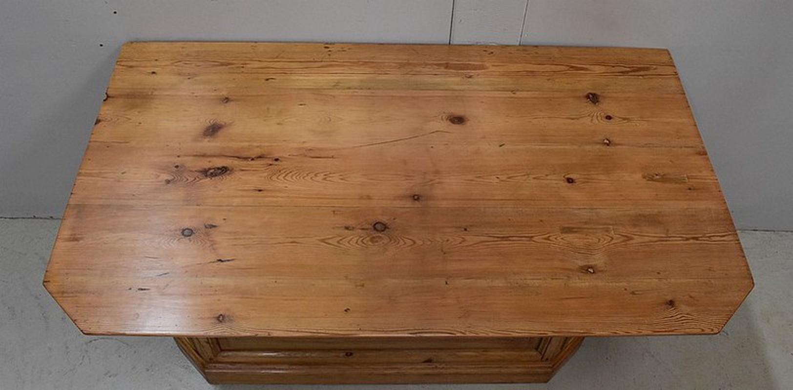 Authentic Natural Pine Trading Post - 1900 In Good Condition For Sale In HÉRIC, FR