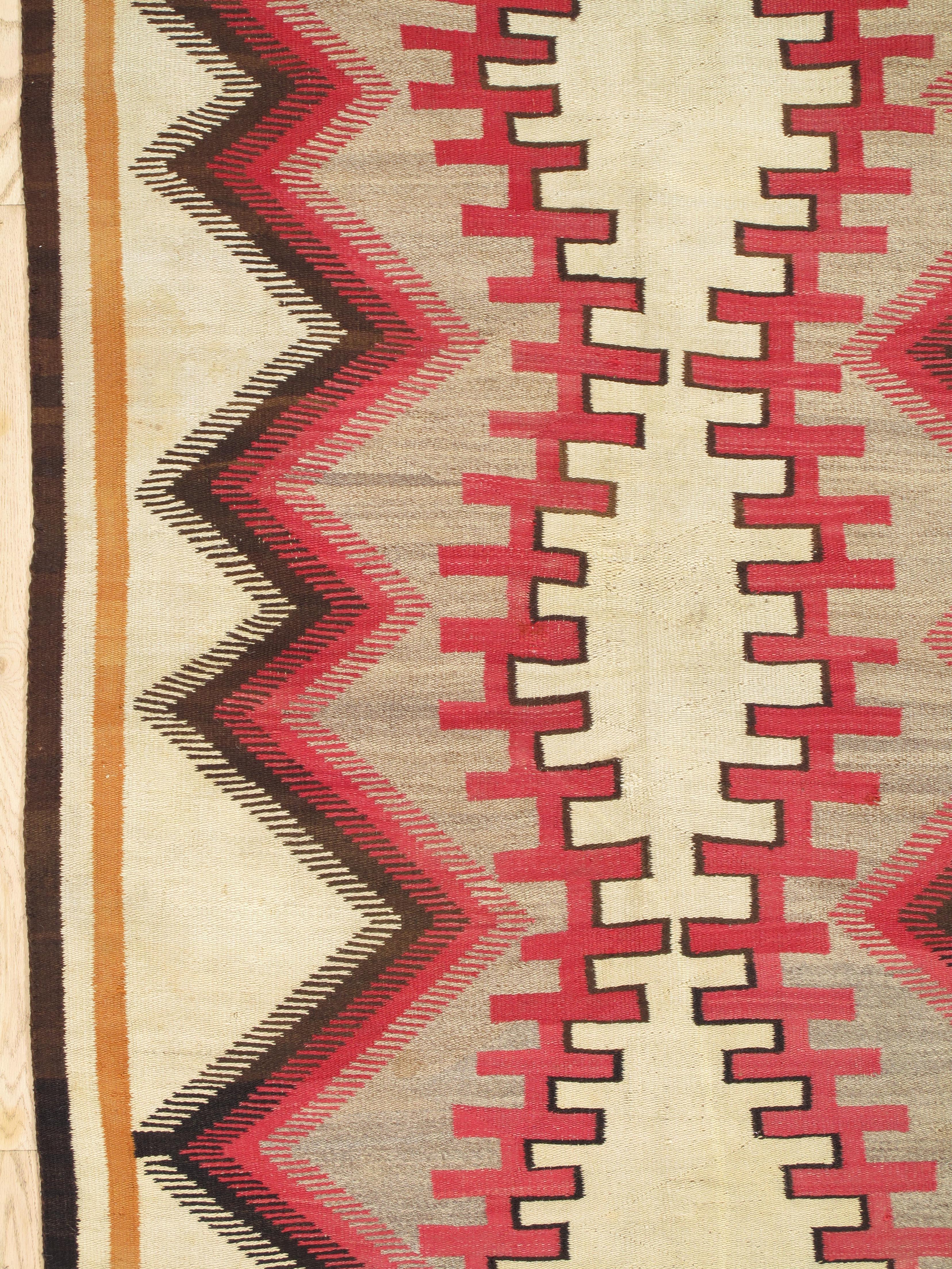 Tessuto a mano Autentico tappeto Navajo 1910 tessuto a mano dai nativi americani con zigzag dentellato in vendita