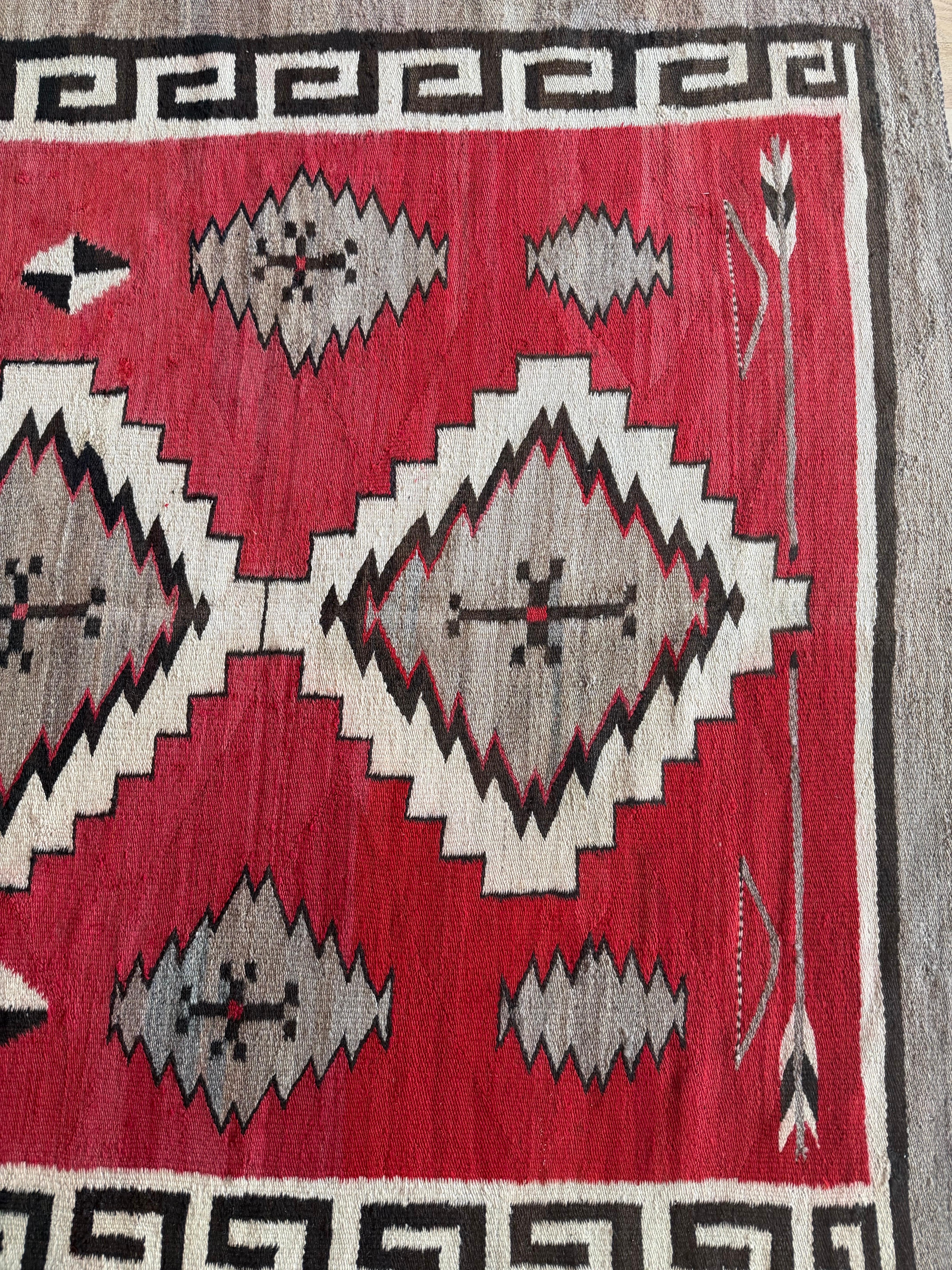 Authentischer Navajo-Teppich um 1920 - Handgewebte amerikanische Textilien mit geometrischem Design im Angebot 5