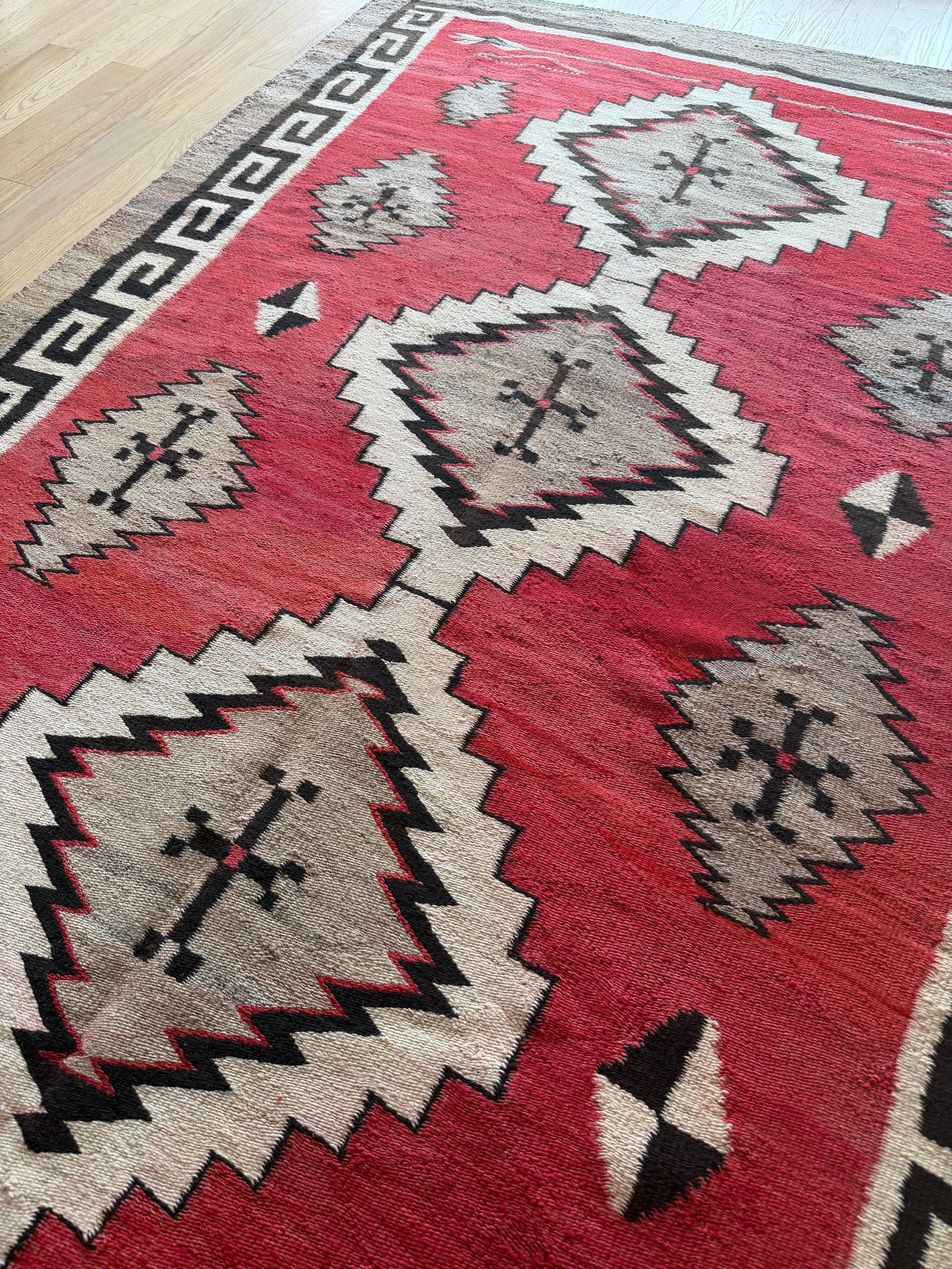 Authentischer Navajo-Teppich um 1920 - Handgewebte amerikanische Textilien mit geometrischem Design im Angebot 2