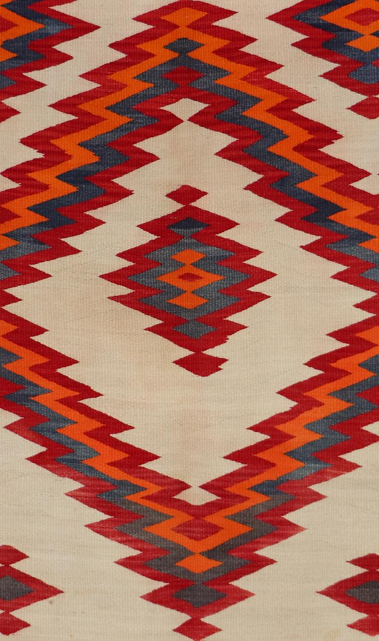 Native American Navajo (Diné) Transitional Period Rug, Natural Wool, Serrated Diamond Pattern For Sale