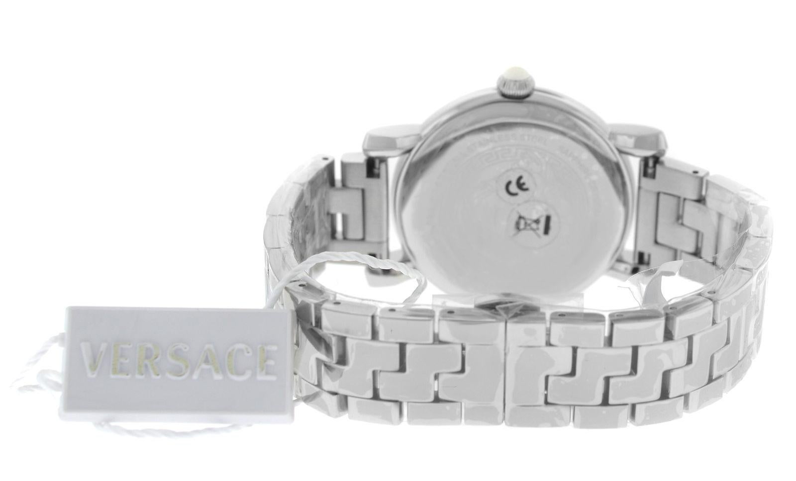 Brand	Versace
Model	Day Glam 
Gender	Ladies
Condition	New
Movement	Swiss Quartz
Case Material	Stainless Steel 
Bracelet / Strap Material	
Stainless Steel

Clasp / Buckle Material	
Stainless Steel

Clasp Type	Butterfly deployment
Bracelet / Strap