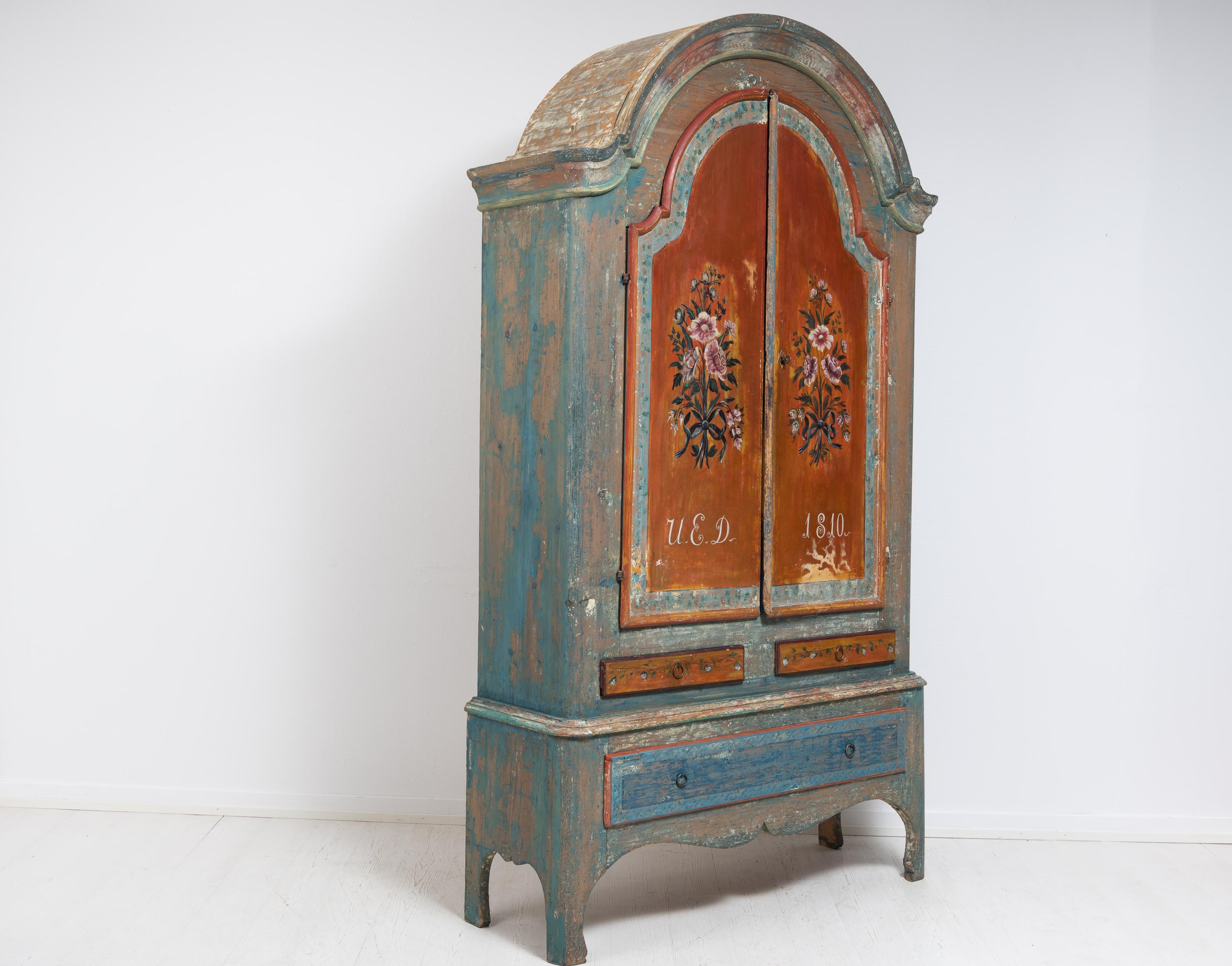 Authentic Northern Swedish Folk Art Rocco Cabinet  In Good Condition In Kramfors, SE