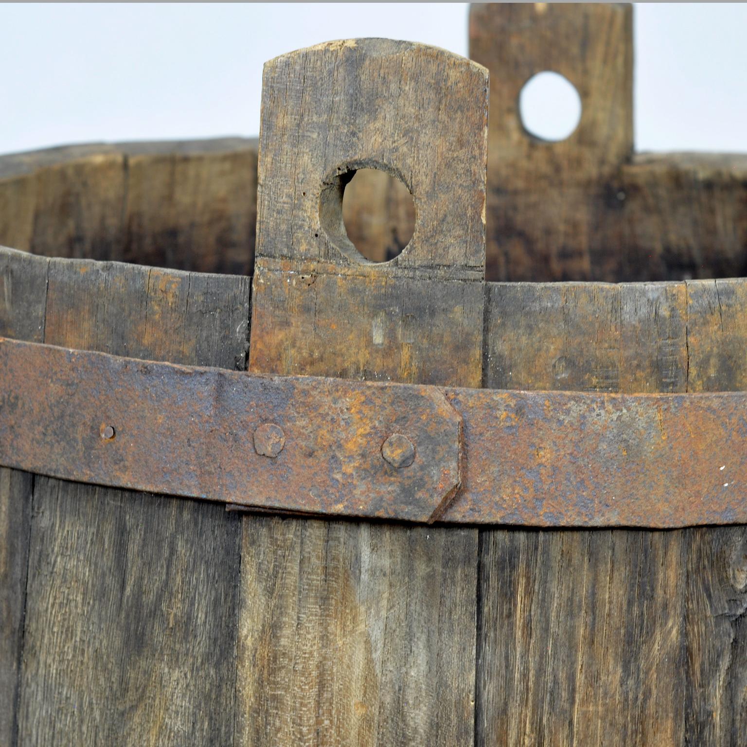 Authentic oak storage barrel, circa 1910 In Good Condition For Sale In Amsterdam, Noord Holland