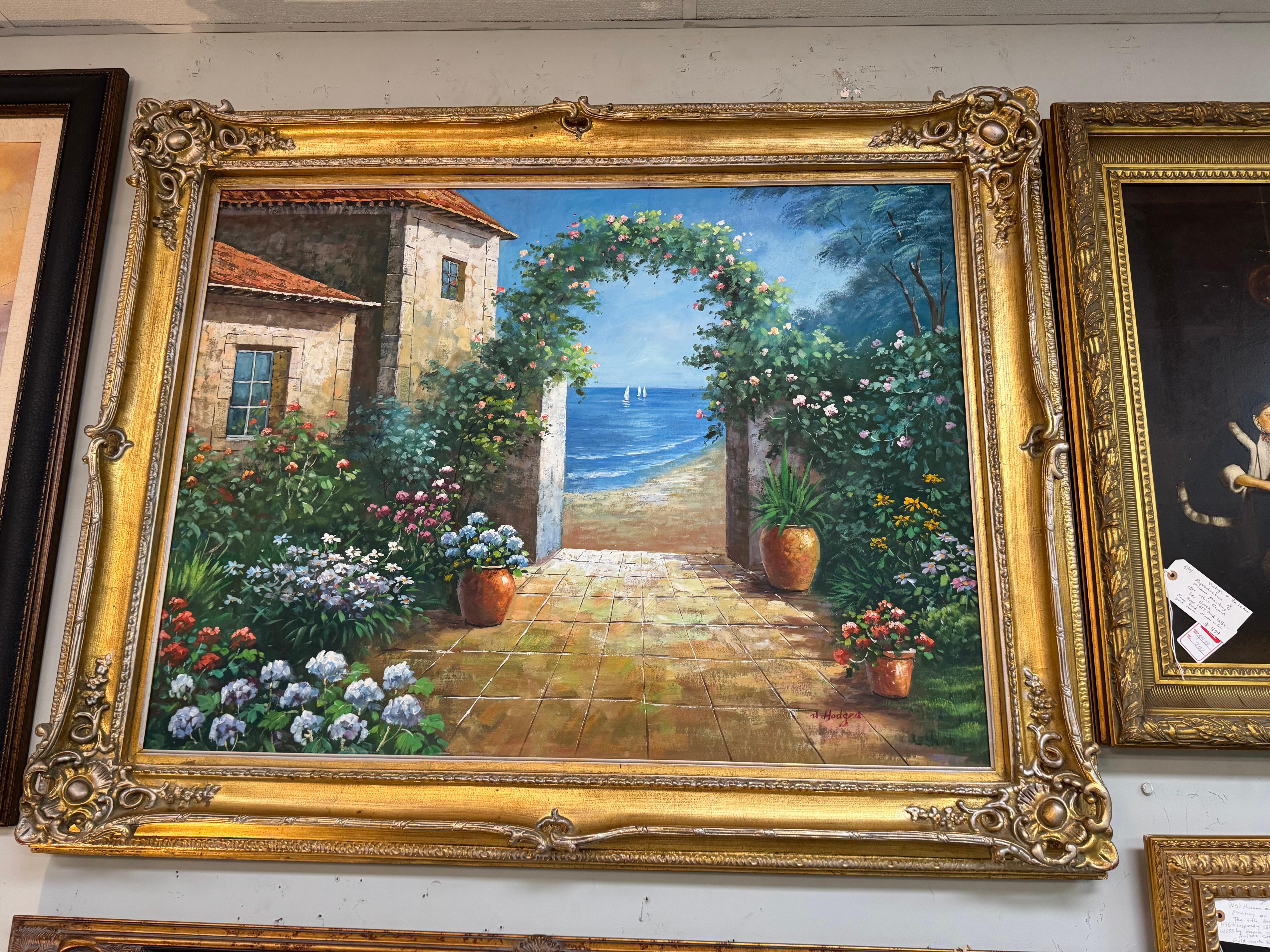 Une peinture authentique et originale, une œuvre d'art à part entière.  Il comporte  un sentier menant à une plage, l'océan étant visible à travers une arche florale. 
Objet : Villa italienne avec vue sur la côte.
Style : Réaliste, peut-être