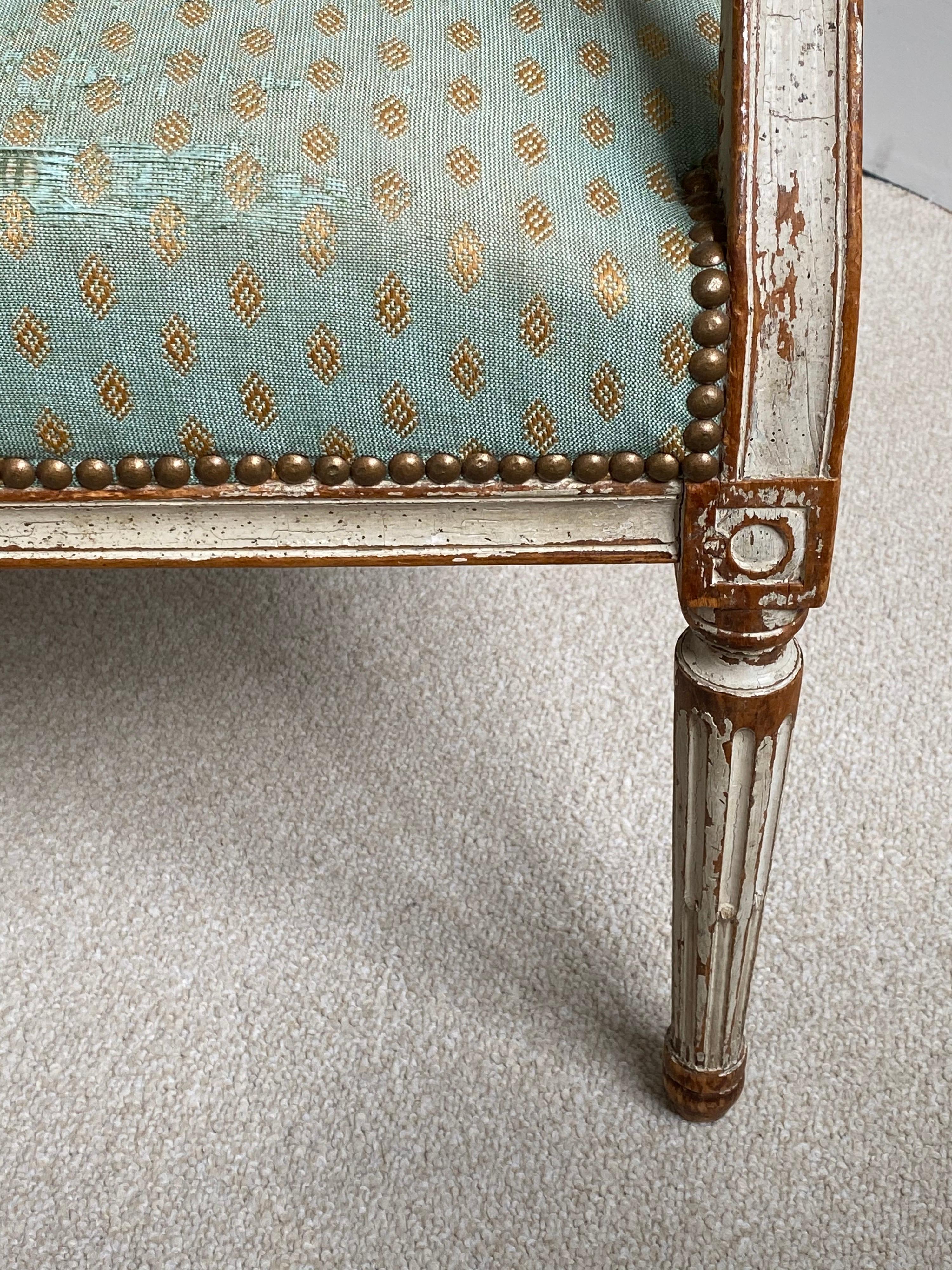Authentique fauteuil français d'époque Louis XVI, 1775-1790 en vente 5