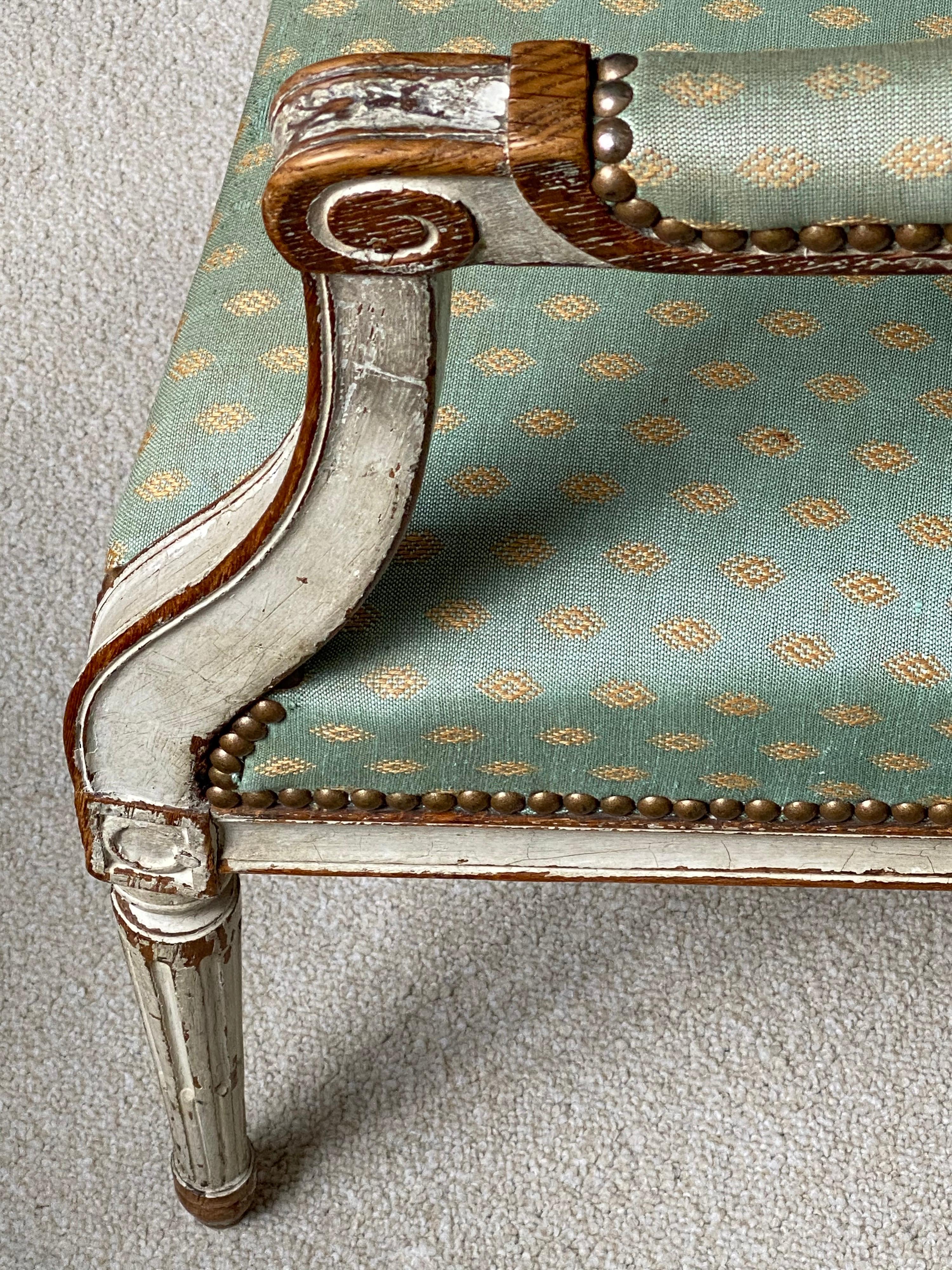 Bois Authentique fauteuil français d'époque Louis XVI, 1775-1790 en vente
