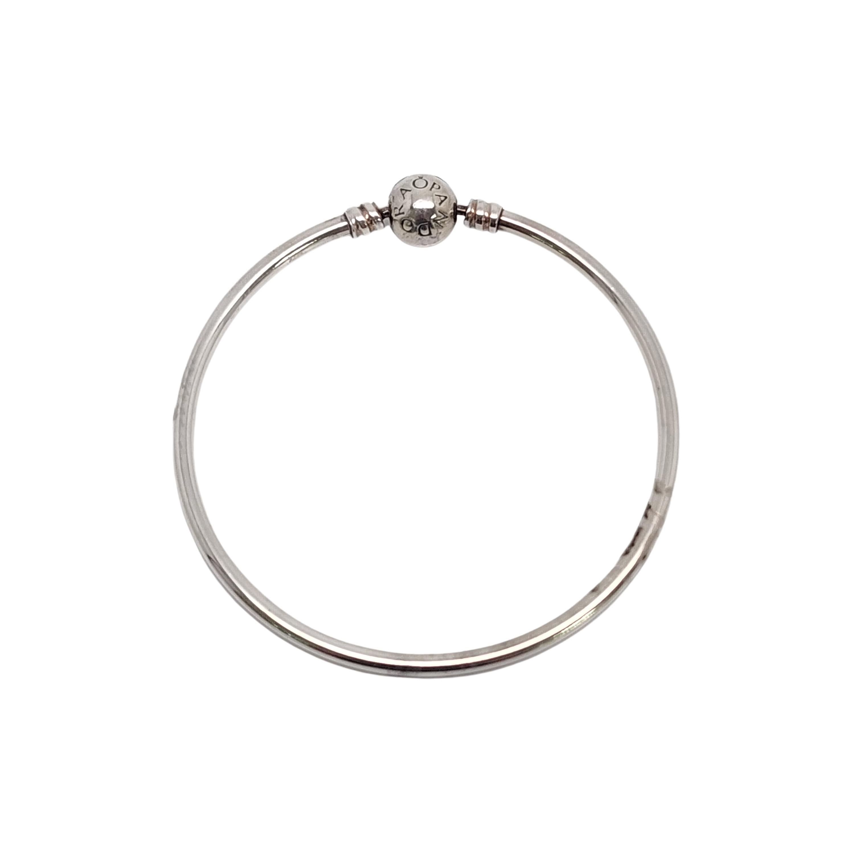 Authentic Pandora Moments Sterling Silver Bangle Bracelet.

#590713-19

Pandora's bangle bracelet featuring a ball clasp.

Weighs approx 5.8dwt, 9.0g

Measures approx 7 1/4