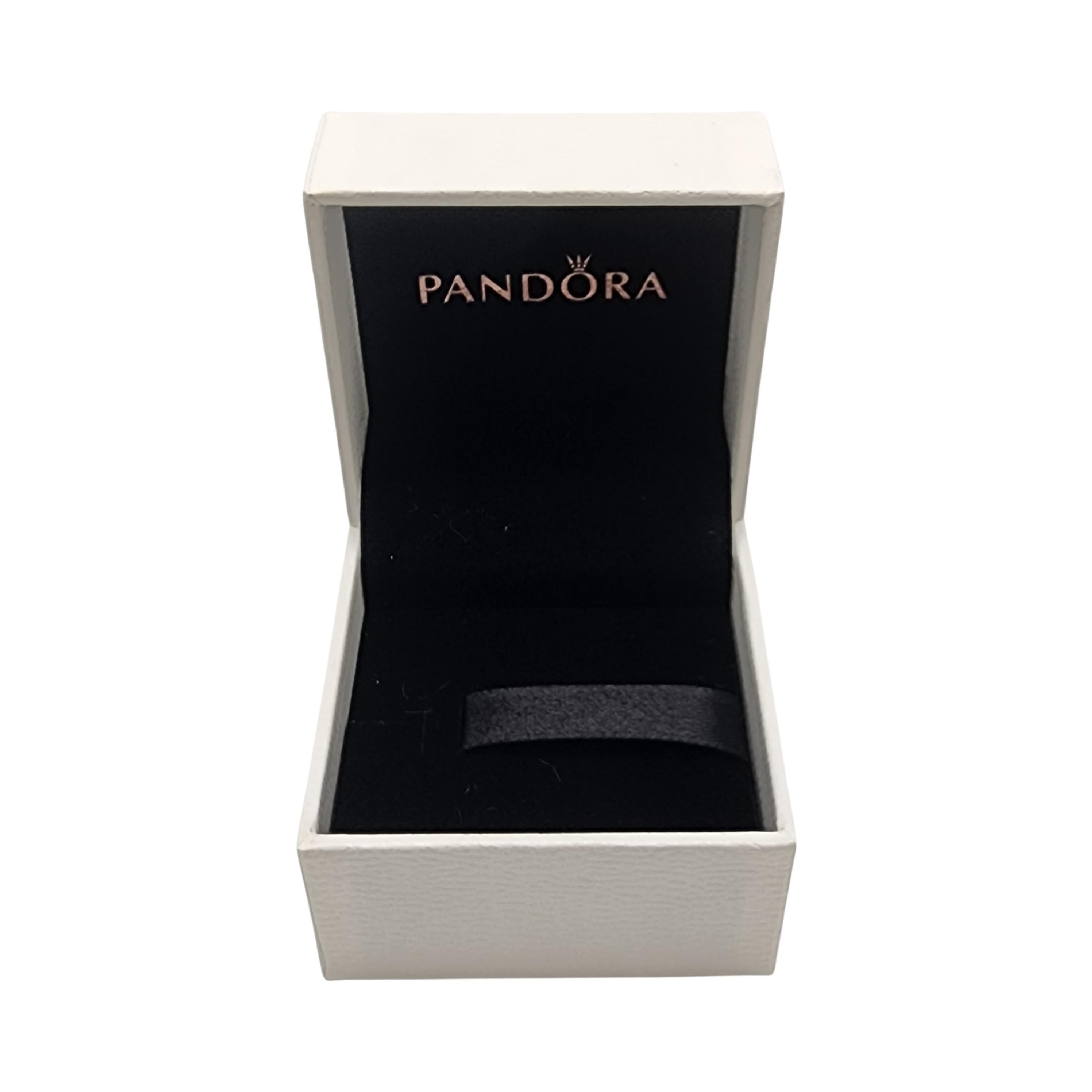 Authentique breloque Pandora en argent sterling Friends Are Family Dangle Charm avec boîte n° 15328 Pour femmes en vente