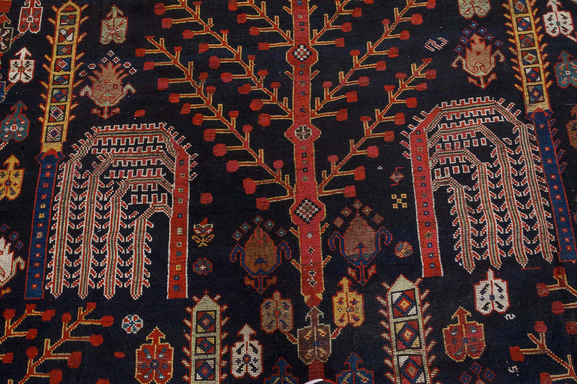 Authentic Persian Bakhtiari red handmade wool rug
Size: 12'0