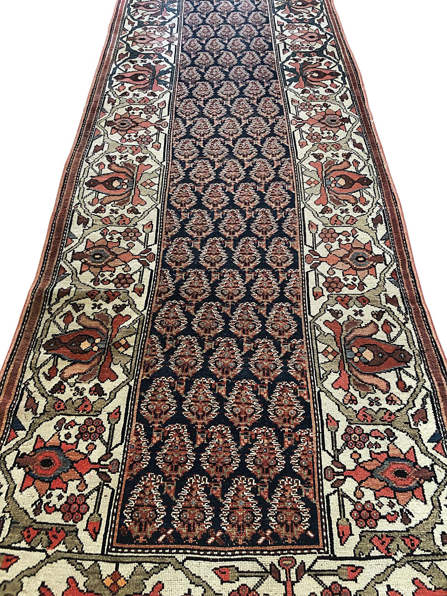 Authentic Persian Hand Knotted Antique Bakhtiari Rug, circa 1880 In Good Condition For Sale In San Diego, CA