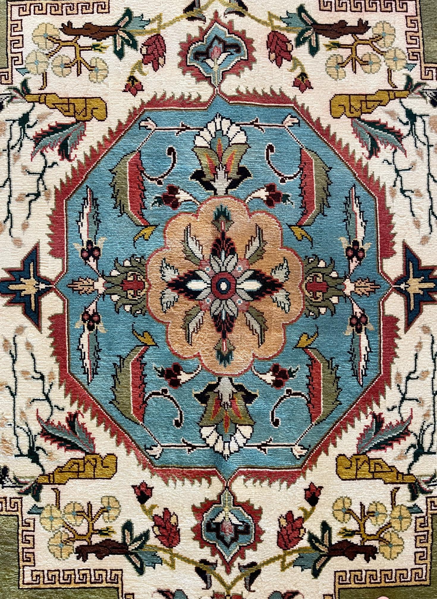 Persischer geometrischer Heriz-Teppich (Tabriz) im Angebot