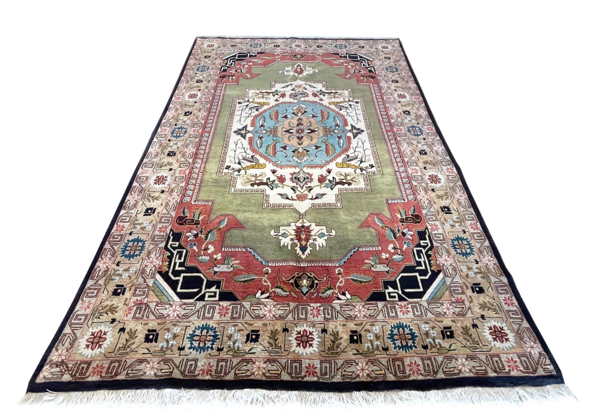Persischer geometrischer Heriz-Teppich (Ende des 20. Jahrhunderts) im Angebot
