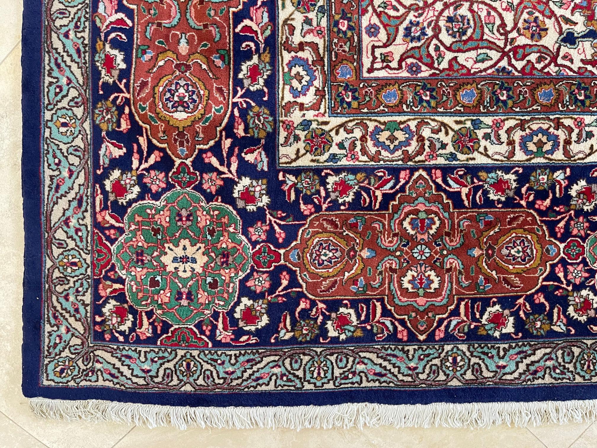 Tappeto persiano Sheikh Safi Design Tabriz in vendita 3